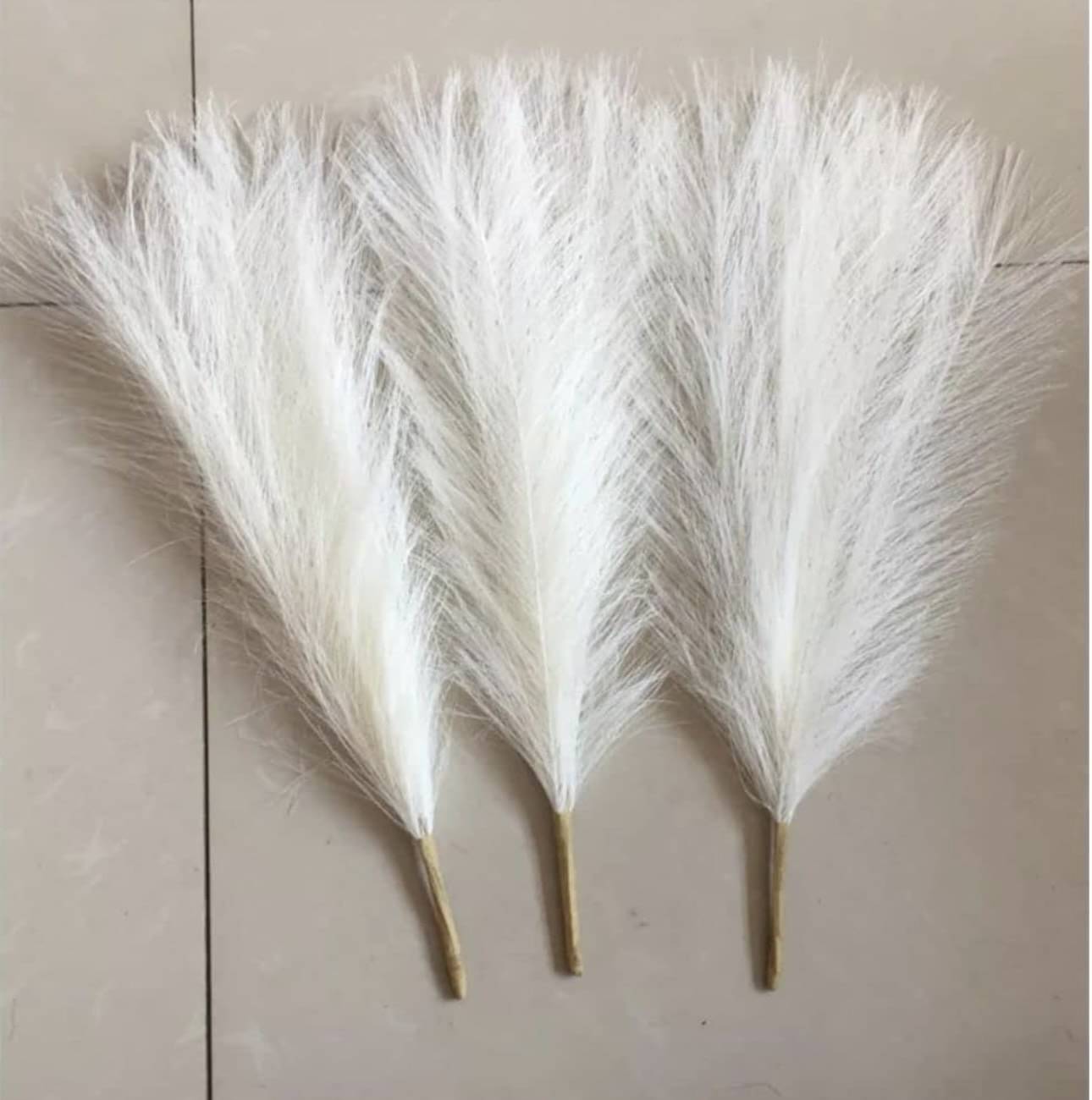 Set of 3 Artificial White Pampas Grass Sticks – Perfect for Living Room, Workspace, and Wedding Decor Set of 3 Artificial White Pampas Grass Sticks – Perfect for Living Room, Workspace, and Wedding Decor