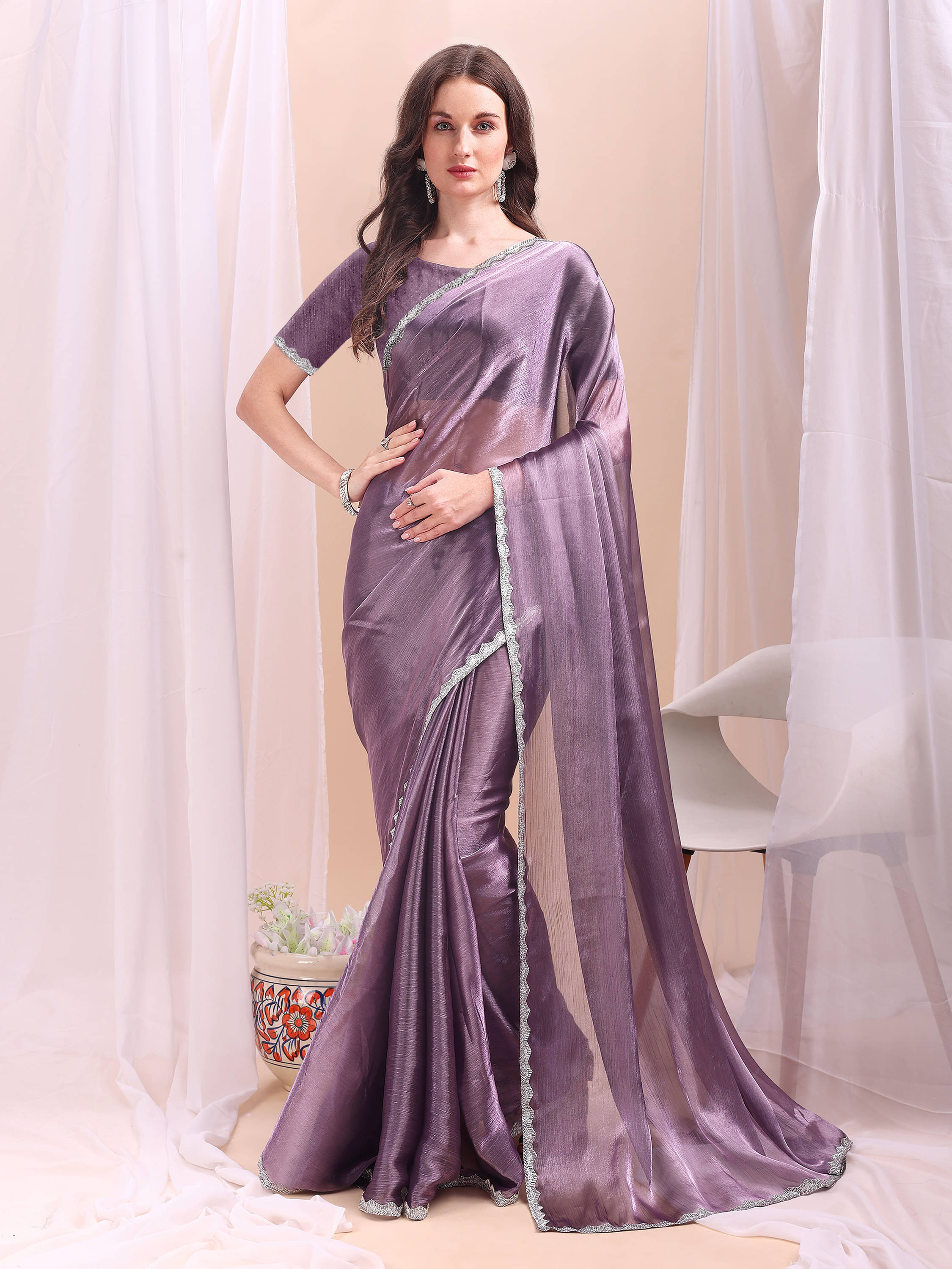     			XOOM LADY Zimmy Choo Solid Saree With Unstitched Blouse Piece ( Lavender )