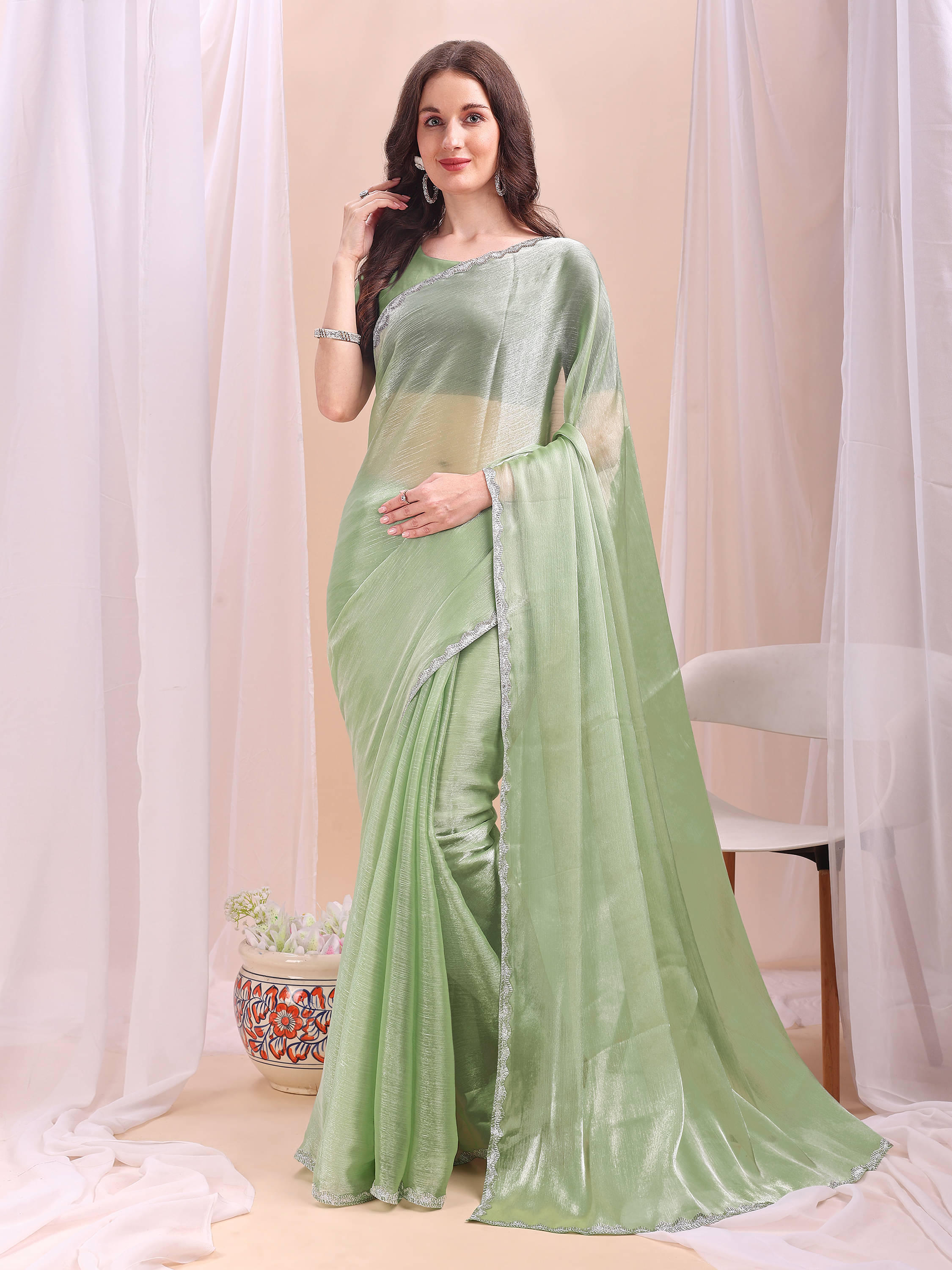     			XOOM LADY Zimmy Choo Solid Saree With Unstitched Blouse Piece ( Light Green )
