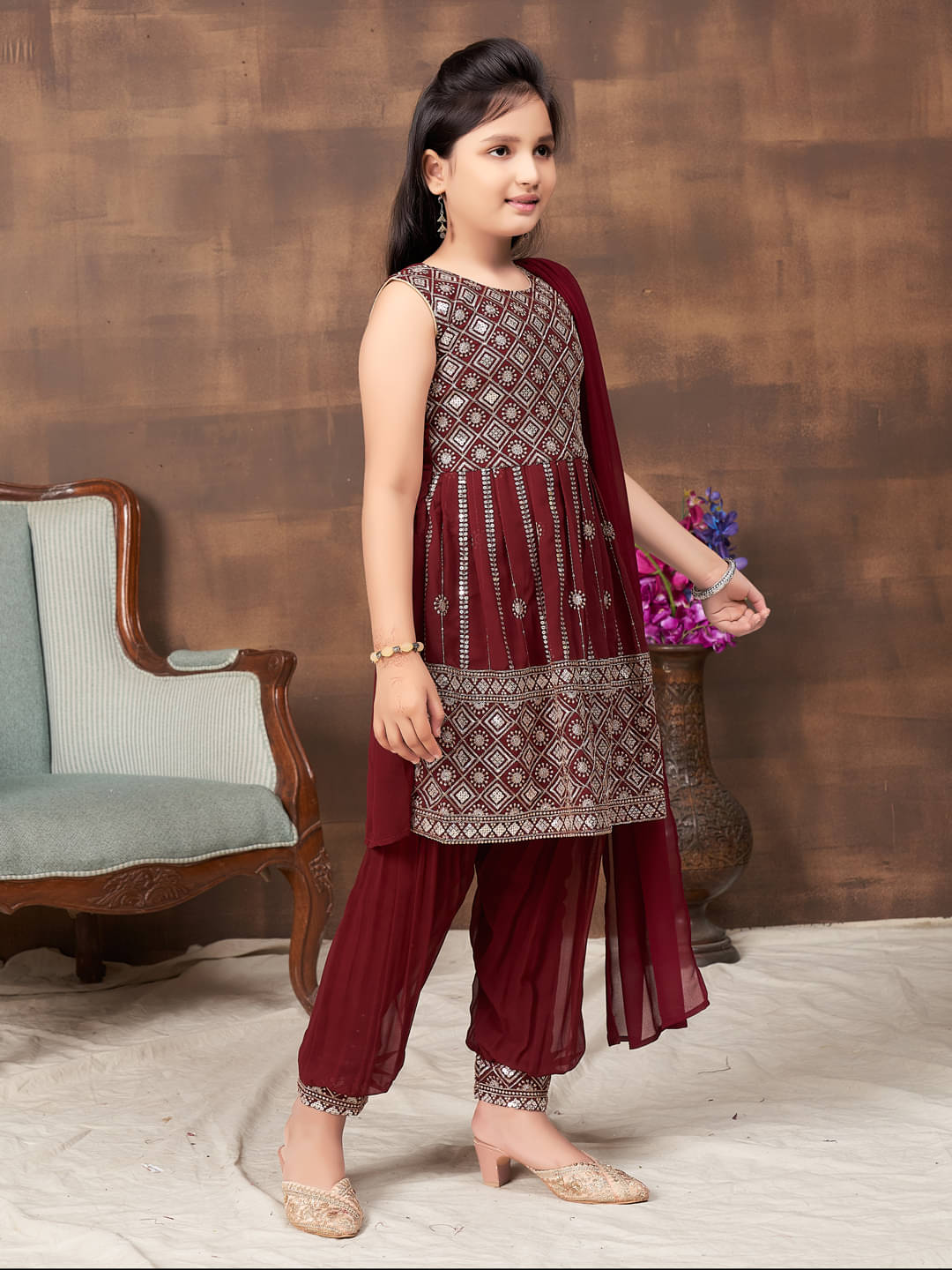     			Aarika Girls Georgette Kurti with Salwar ( Pack of 1 , Maroon )