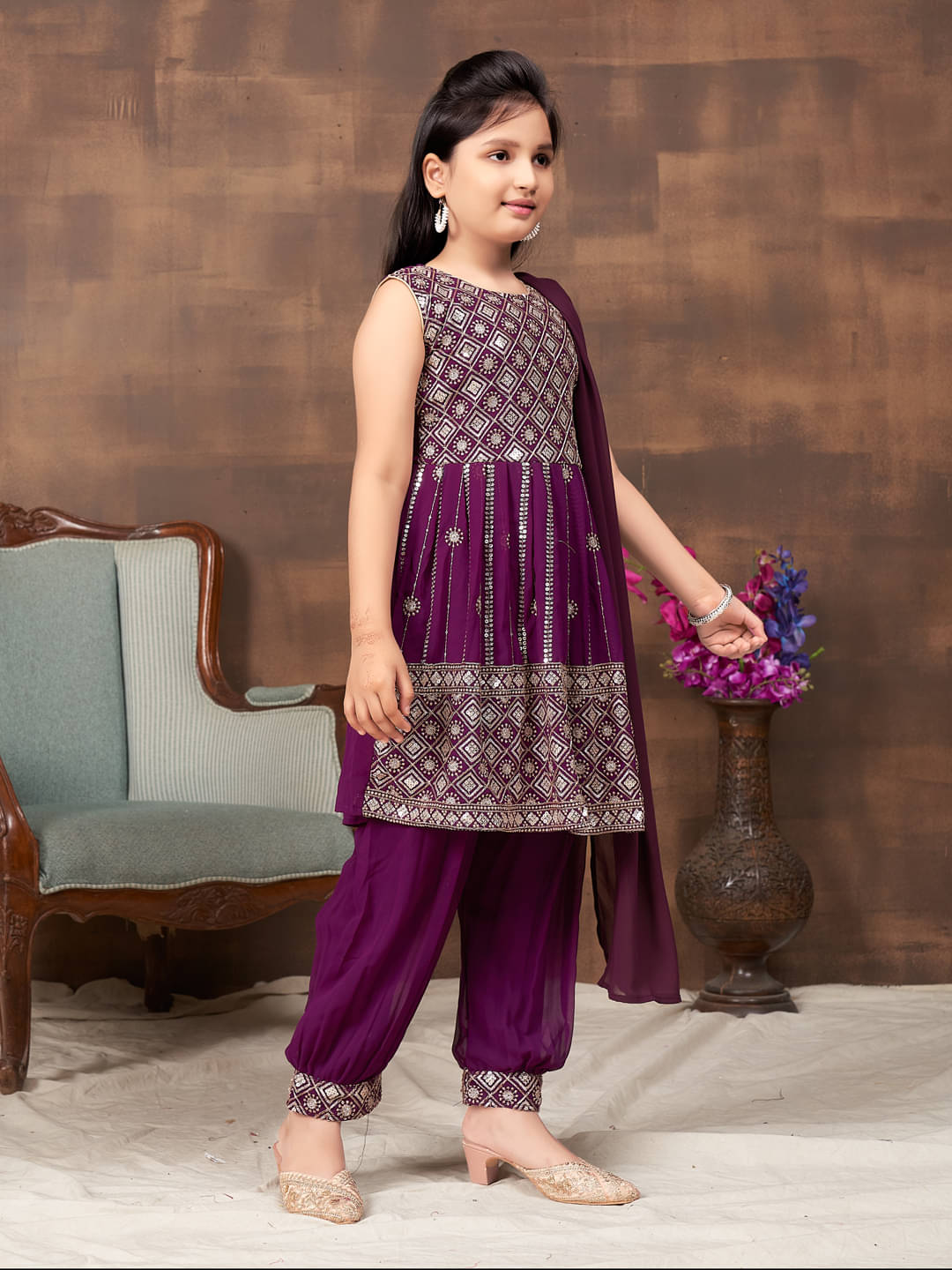     			Aarika Girls Georgette Kurti with Salwar ( Pack of 1 , Purple )