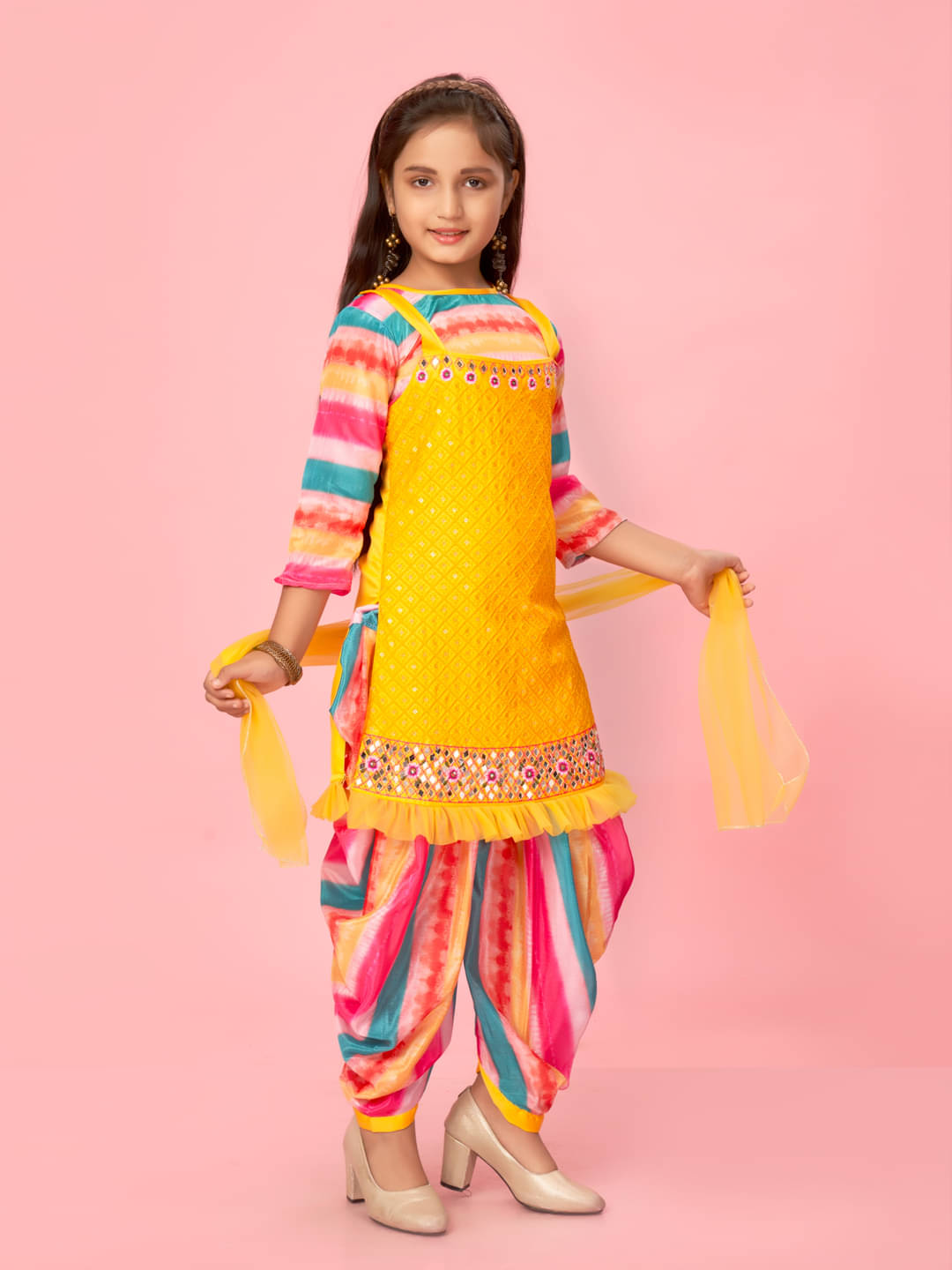     			Aarika Girls Silk Kurti with Salwar ( Pack of 1 , Yellow )