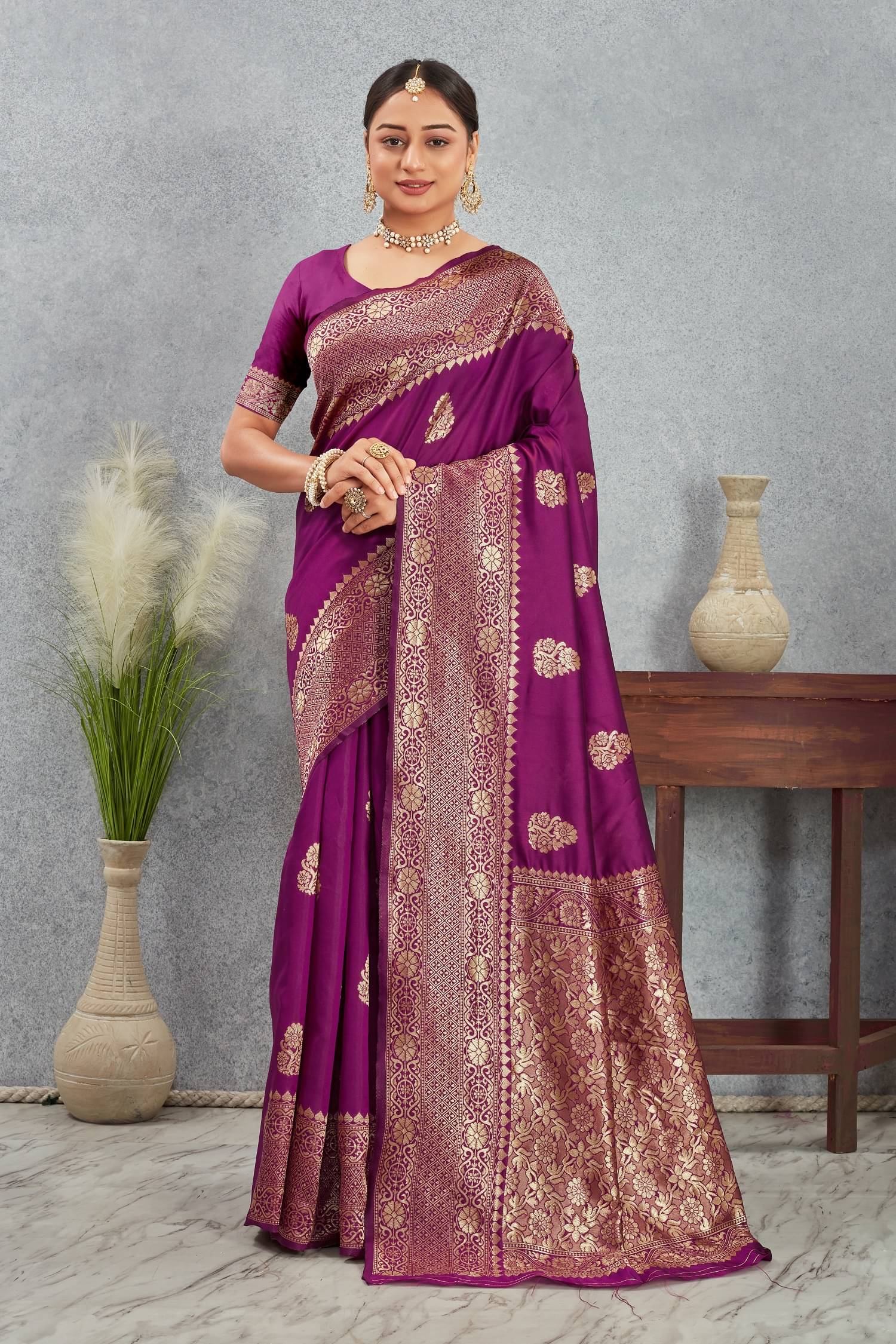     			Apnisha Silk Solid Saree With Unstitched Blouse Piece ( Purple )