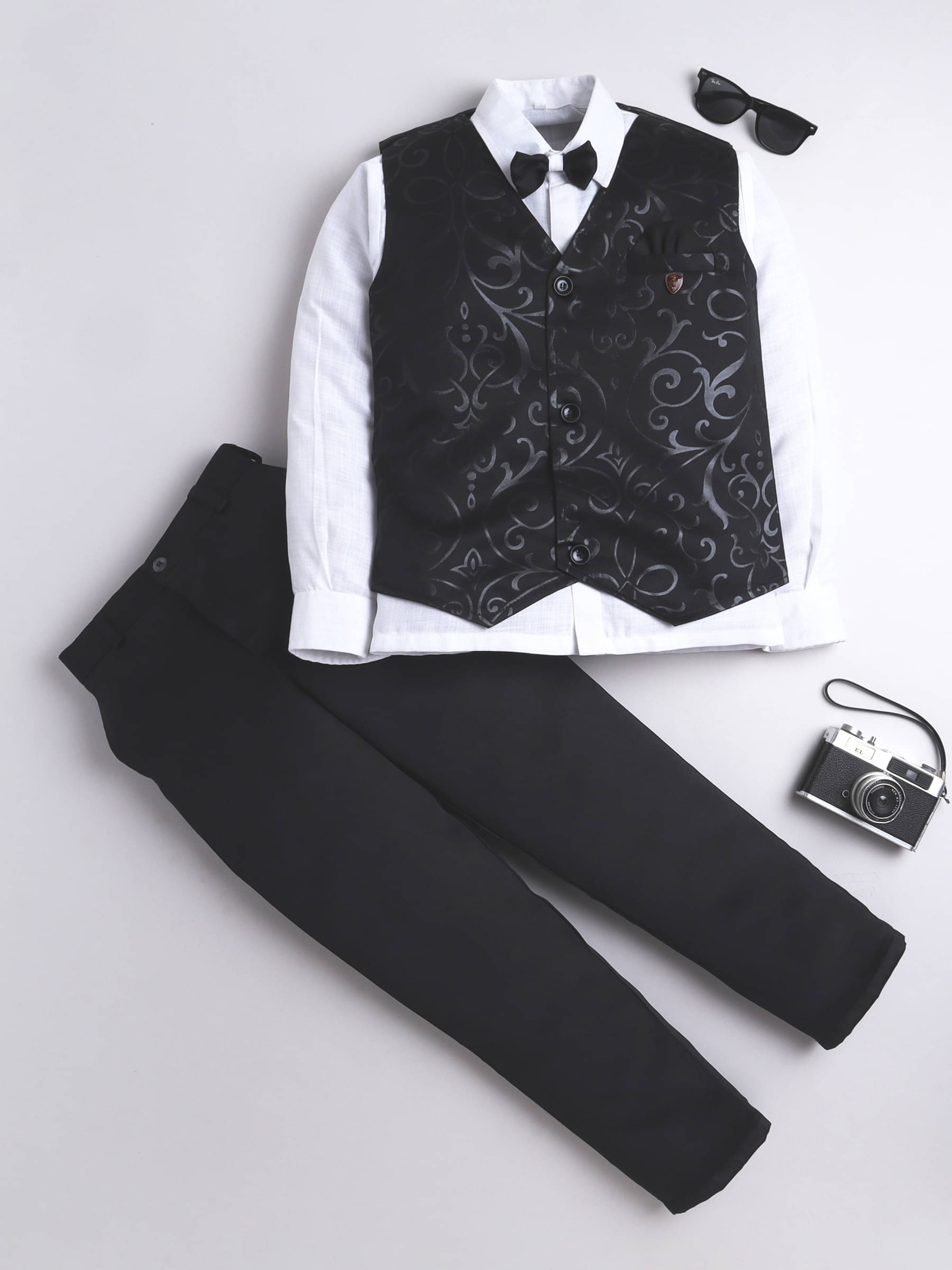     			Fourfolds Boys Polyester Suit ( Pack of 1 , Black )
