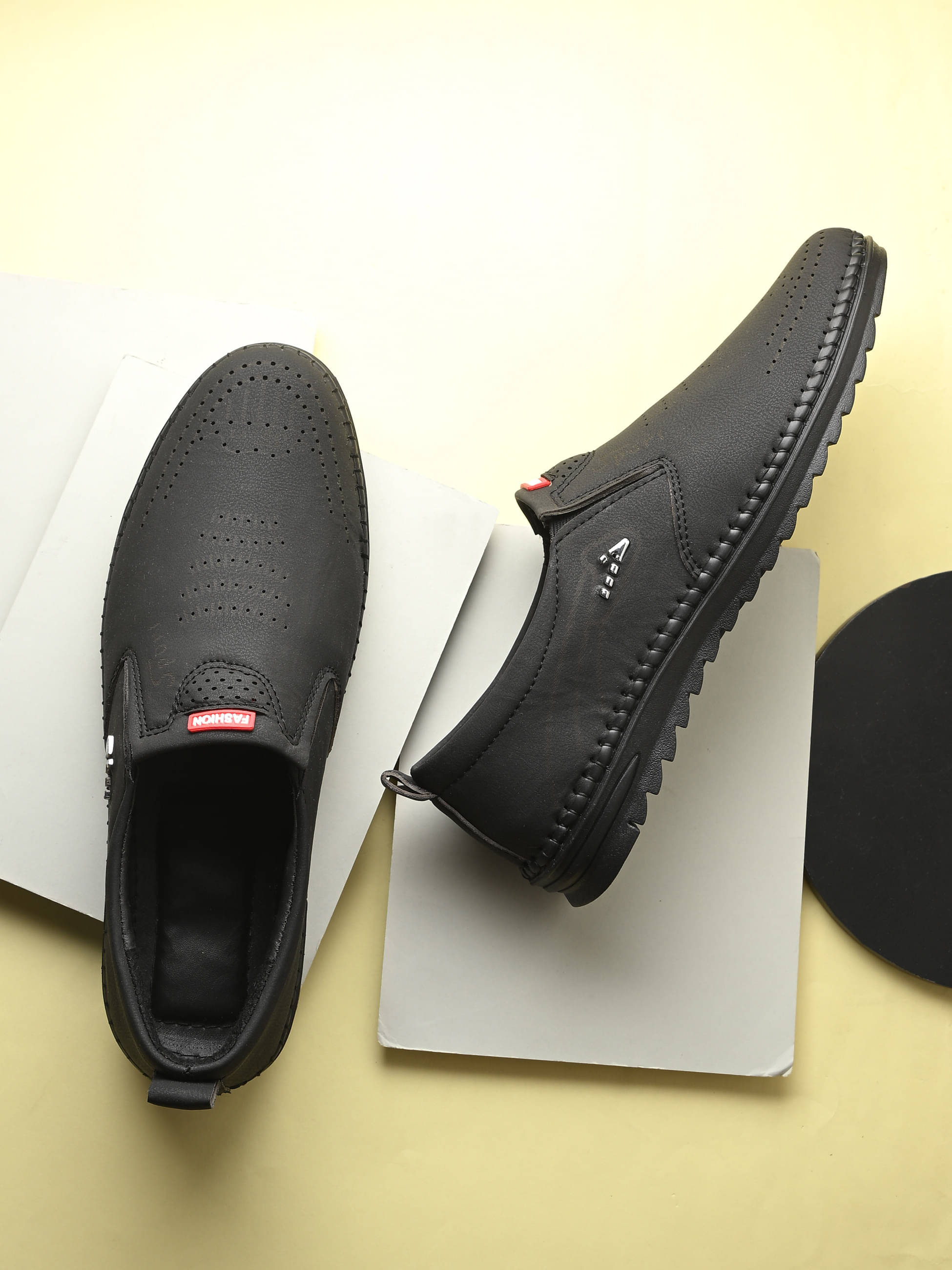     			Kastava Black Men's Slip-on Shoes