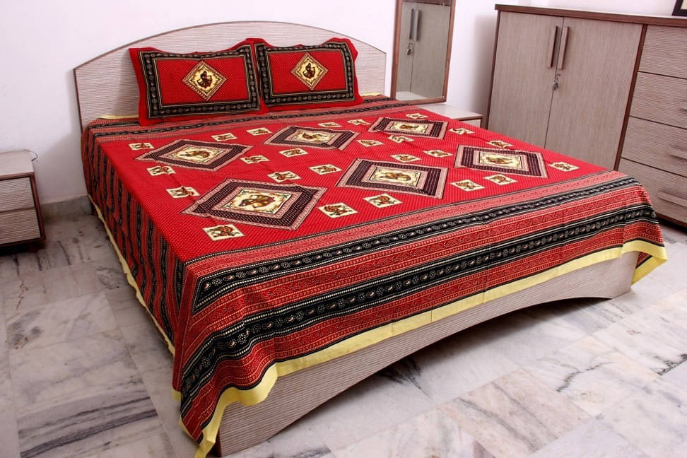     			WAR TRADE Cotton 1 Double Bedsheet with 2 Pillow Covers ( Red )