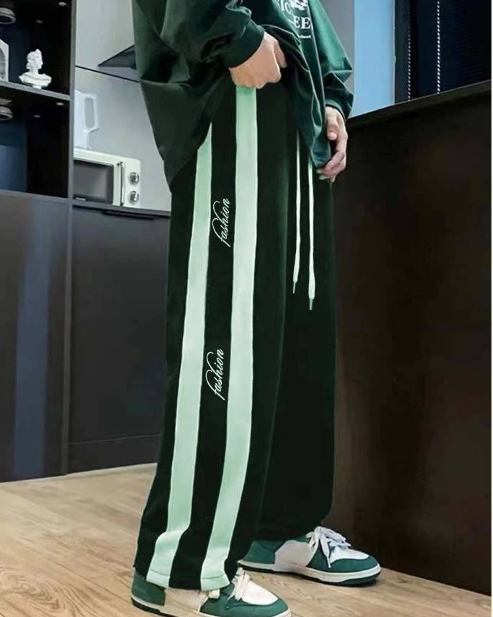COMBRAIDED Green Polyester Blend Men's Trackpants ( Pack of 1 ) COMBRAIDED Green Polyester Blend Men's Trackpants ( Pack of 1 )