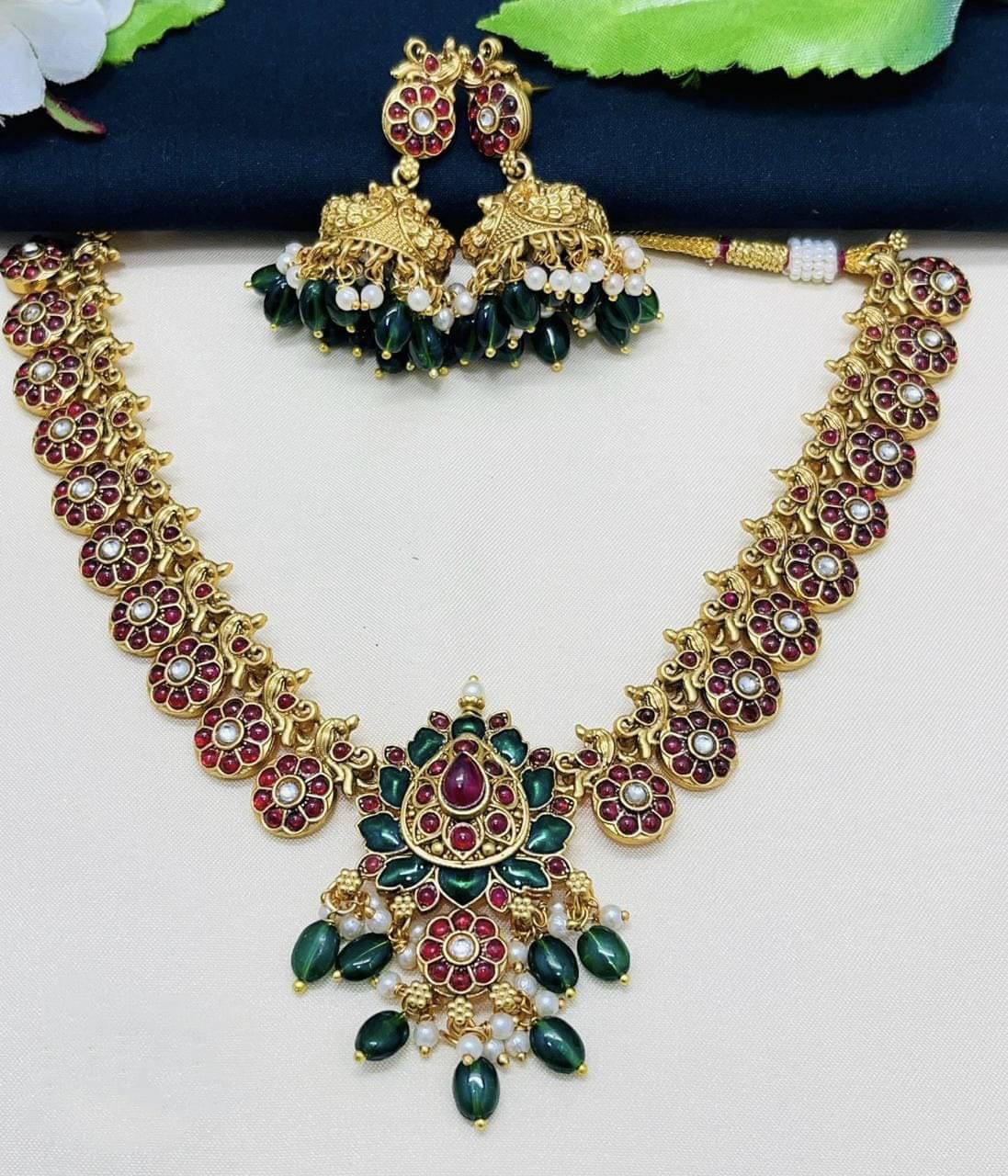     			Shilpa Creation Green Alloy Necklace Set ( Pack of 1 )