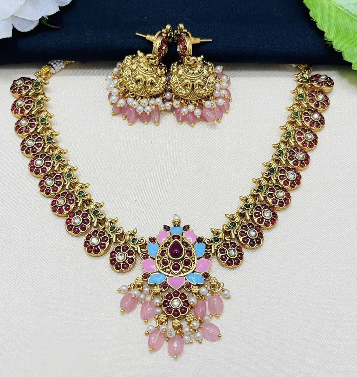     			Shilpa Creation Pink Alloy Necklace Set ( Pack of 1 )