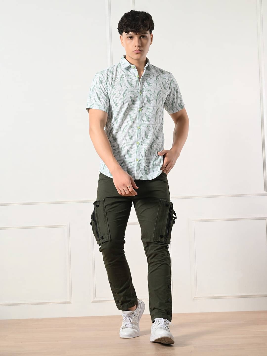     			7 GEN Cotton Blend Regular Fit Self Design Half Sleeves Men's Casual Shirt - Green ( Pack of 1 )
