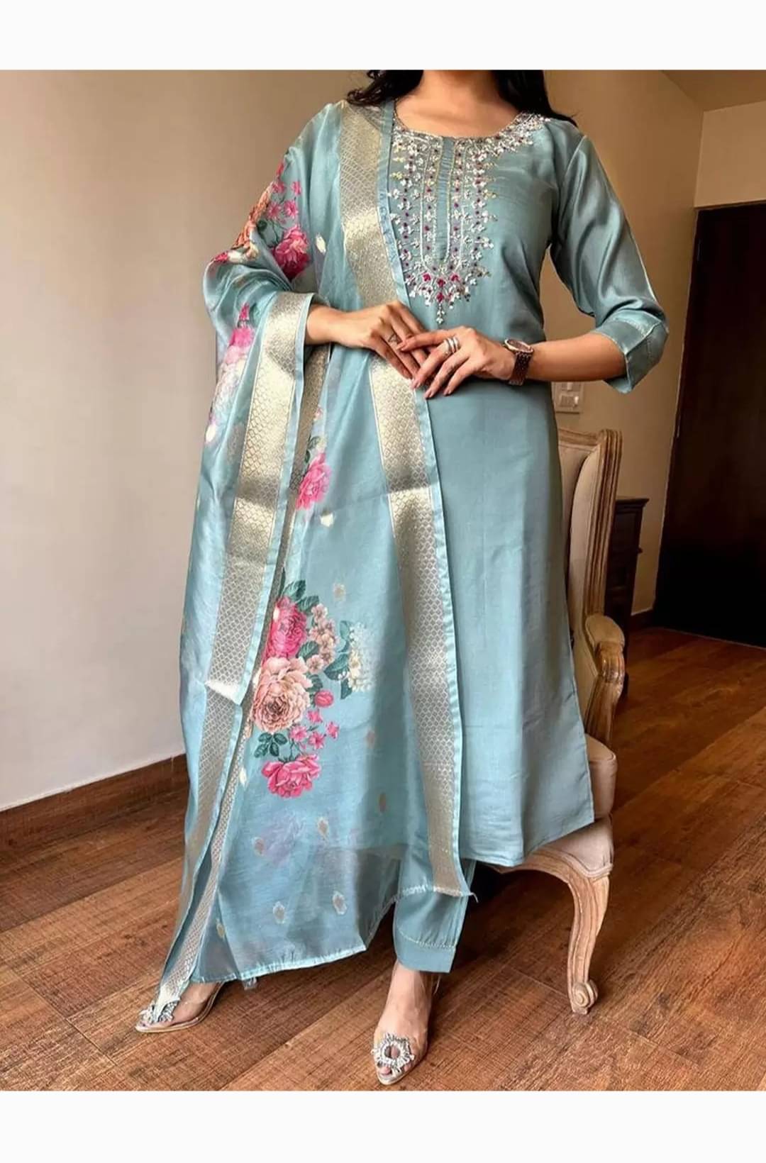     			BlueBox Women Rayon Embroidered Straight Kurti With Pants ( Aqua Blue )
