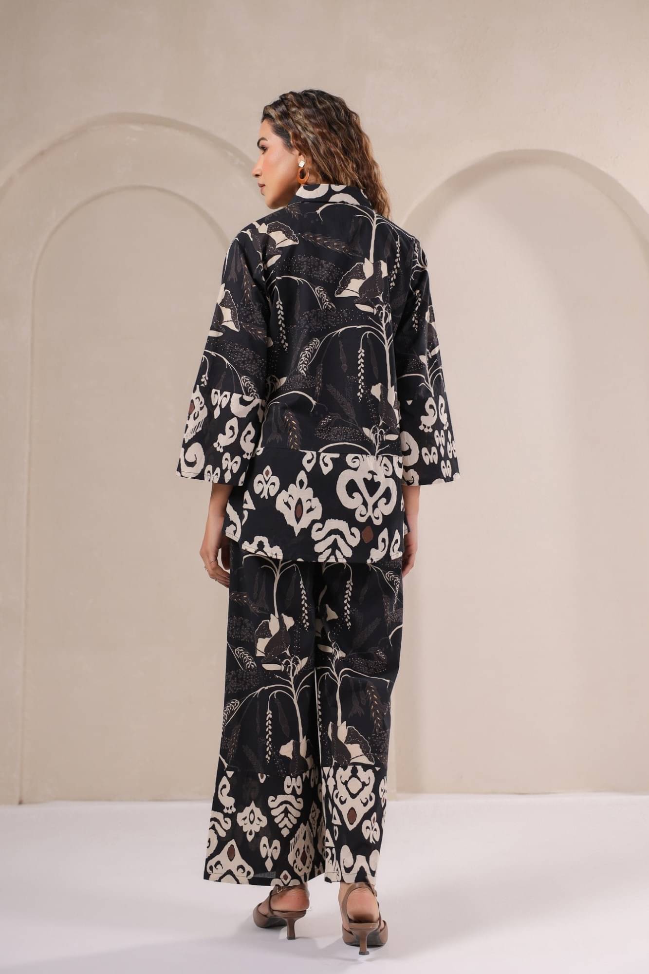 Label Flavia Women Printed Shirt With Trousers Co-Ord Set ( Multicolor ) Label Flavia Women Printed Shirt With Trousers Co-Ord Set ( Multicolor )