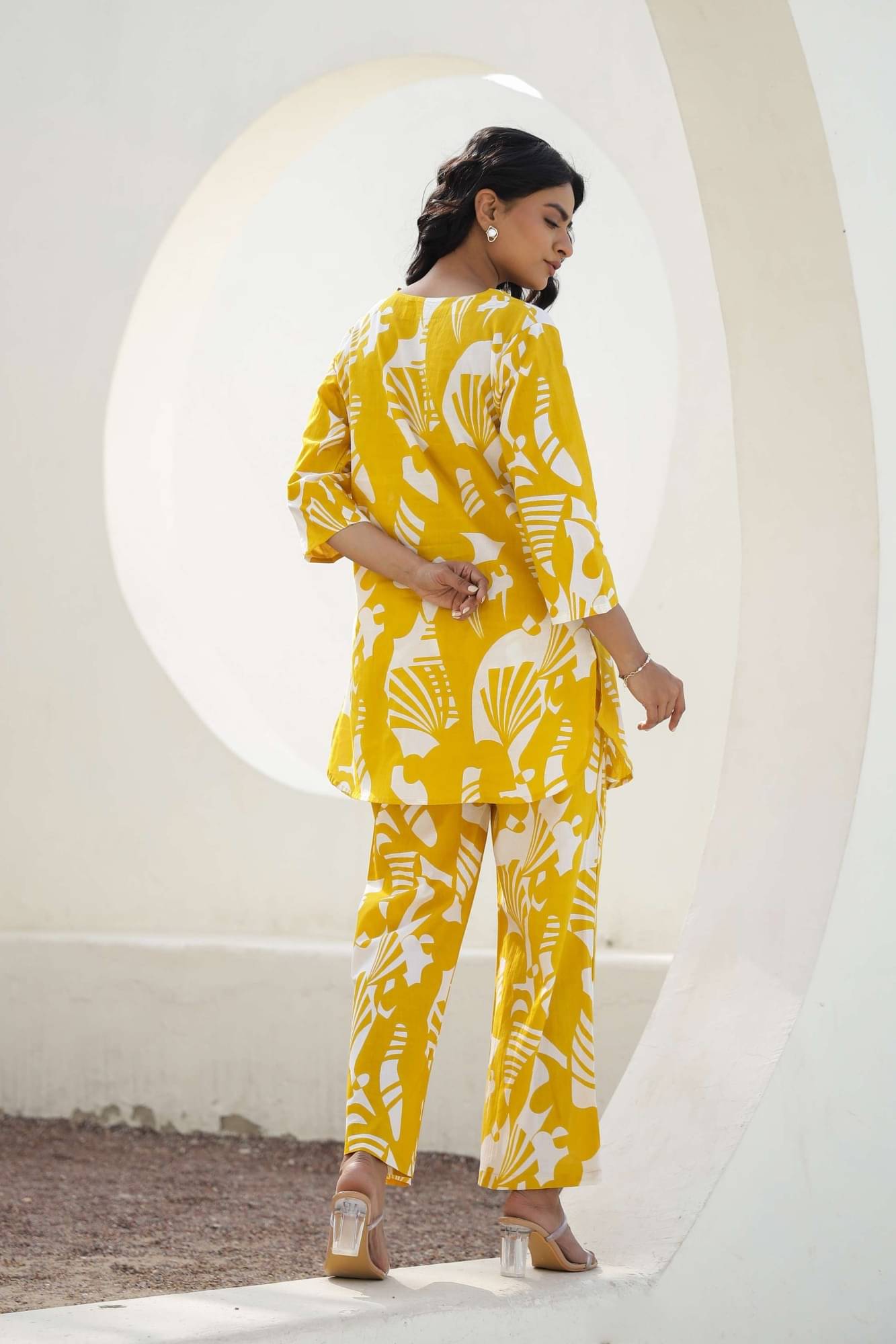 Label Flavia Women Printed Shirt With Trousers Co-Ord Set ( Multicolor ) Label Flavia Women Printed Shirt With Trousers Co-Ord Set ( Multicolor )
