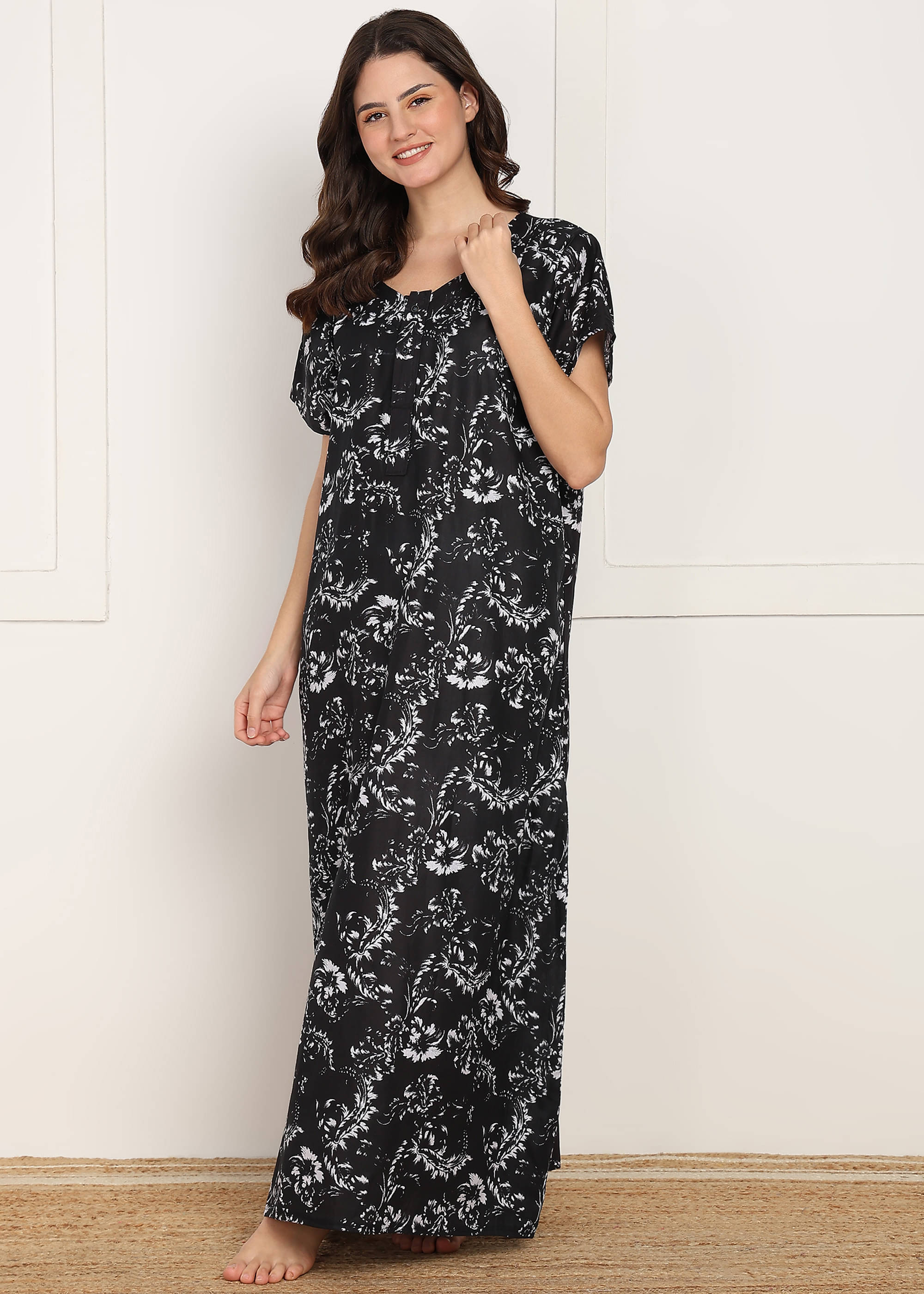     			MOTI & SONS Black Cotton Women's Nightwear Night Dress ( Pack of 1 )