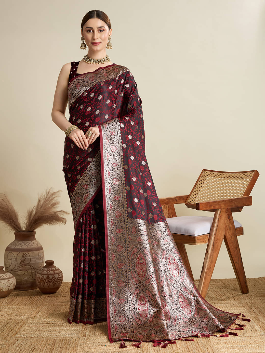     			Nayanthara Trends Silk Woven Banarasi saree With Unstitched Blouse Piece ( Maroon )