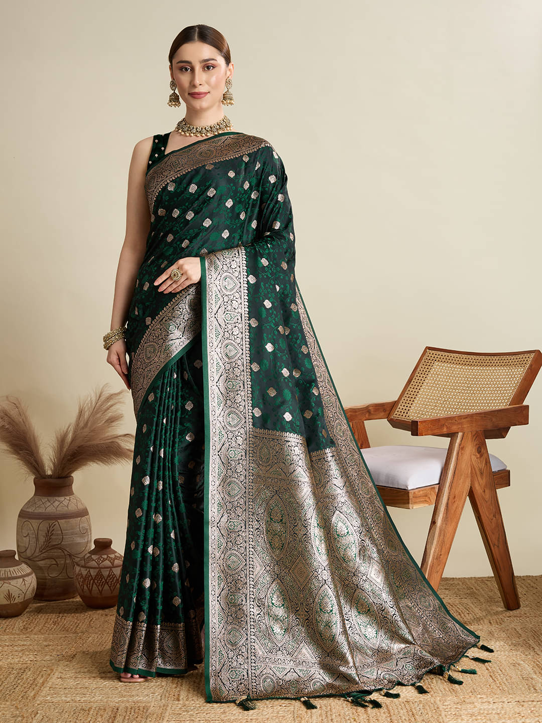     			Nayanthara Trends Silk Woven Banarasi saree With Unstitched Blouse Piece ( Green )