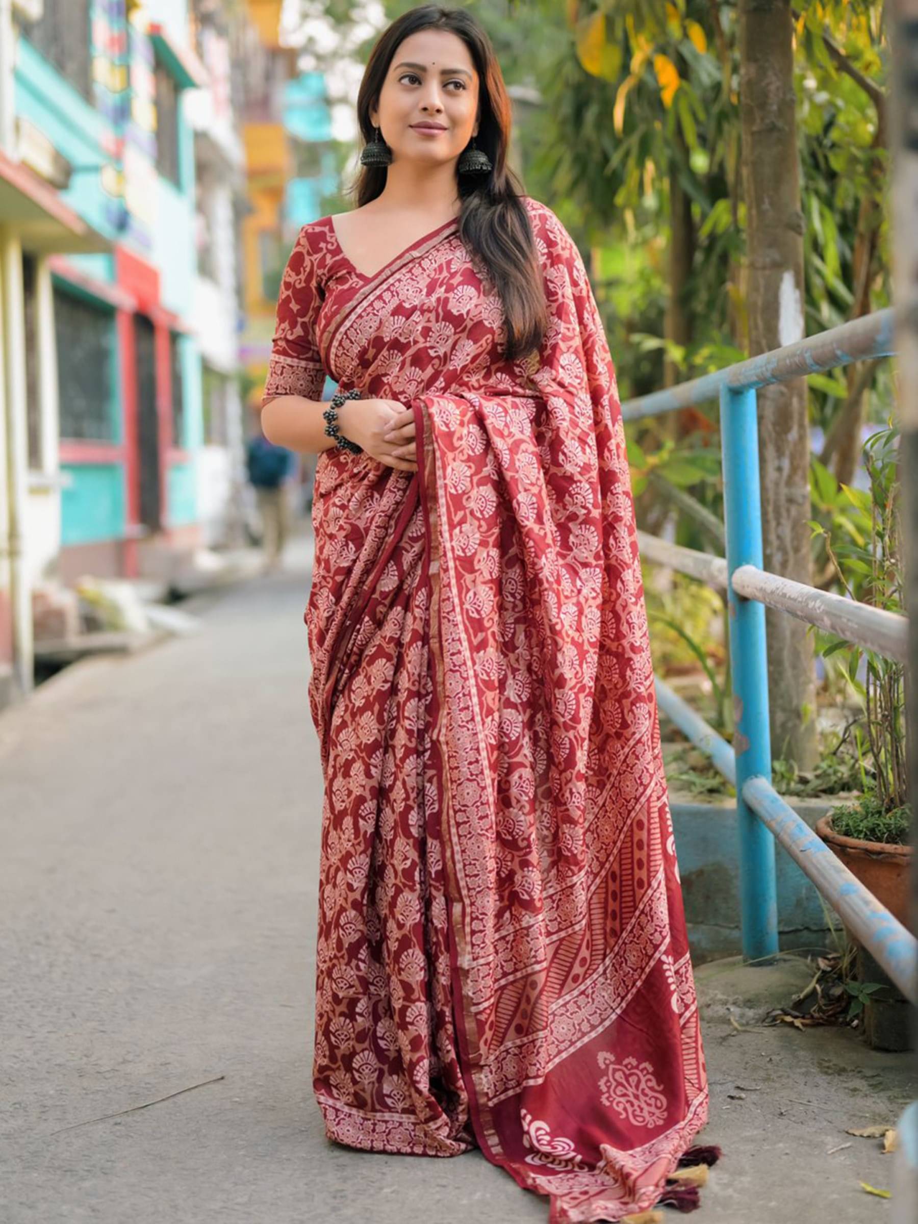 Rangtulika Ethnics Cotton Woven Banarasi saree With Unstitched Blouse Piece ( Maroon ) Rangtulika Ethnics Cotton Woven Banarasi saree With Unstitched Blouse Piece ( Maroon )