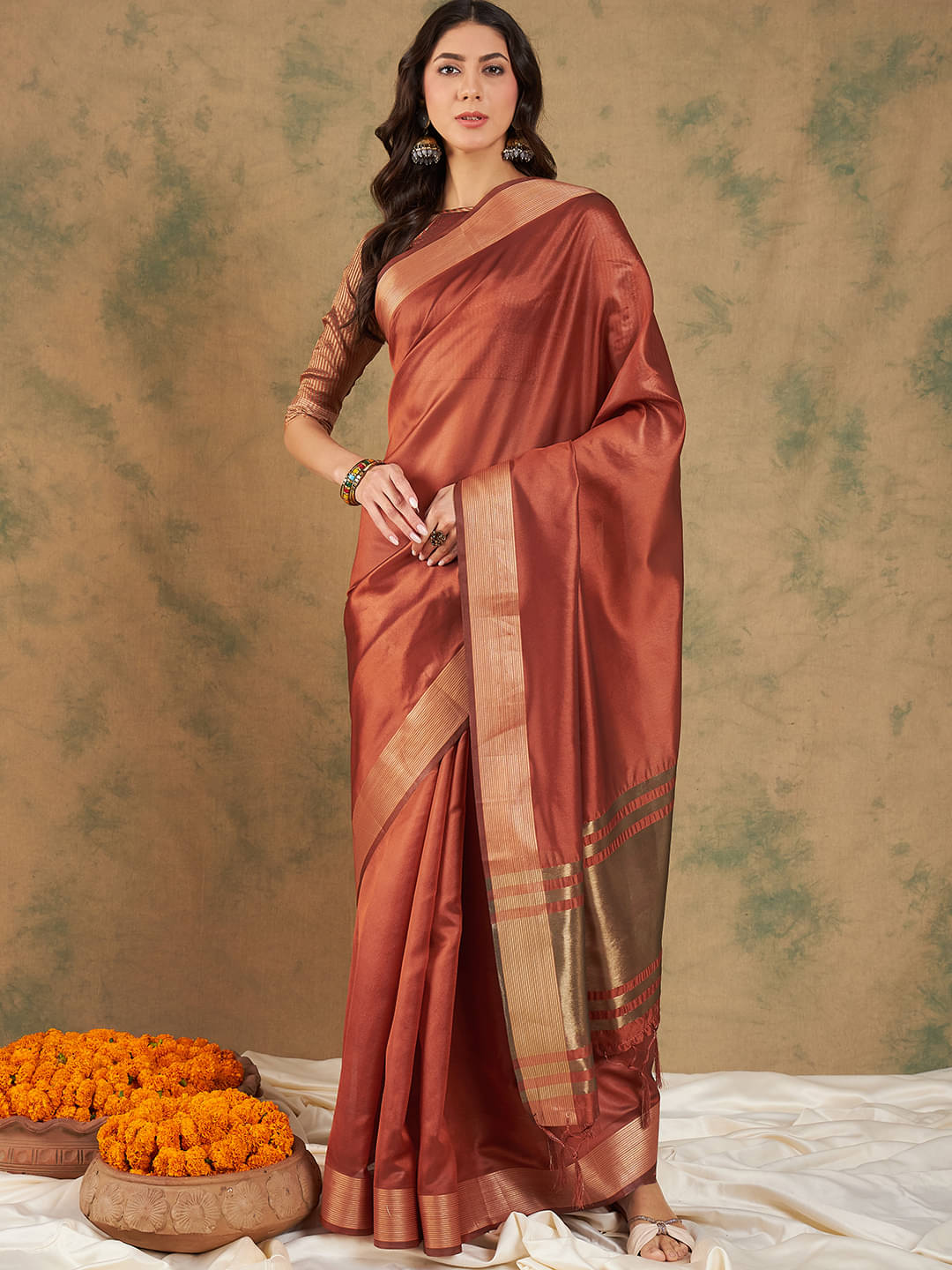 Rangtulika Ethnics Organza Embellished Banarasi saree With Unstitched Blouse Piece ( Red ) Rangtulika Ethnics Organza Embellished Banarasi saree With Unstitched Blouse Piece ( Red )