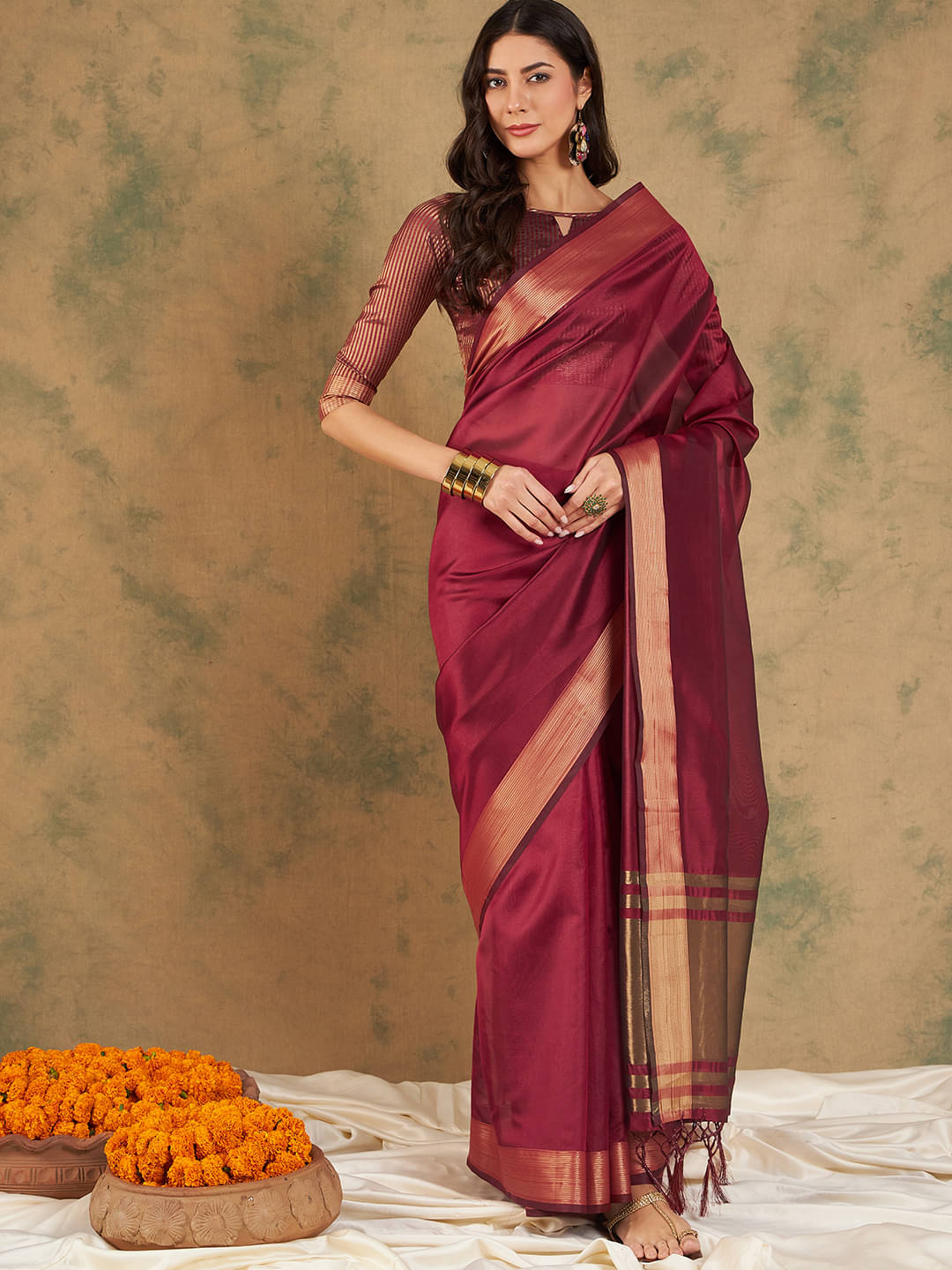 Rangtulika Ethnics Organza Embellished Banarasi saree With Unstitched Blouse Piece ( Maroon ) Rangtulika Ethnics Organza Embellished Banarasi saree With Unstitched Blouse Piece ( Maroon )