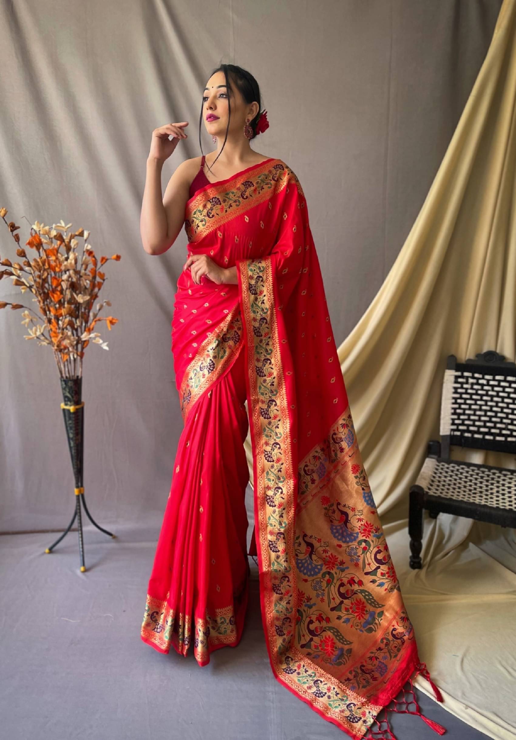     			Rangtulika Ethnics Silk Woven Banarasi saree With Unstitched Blouse Piece ( Red )