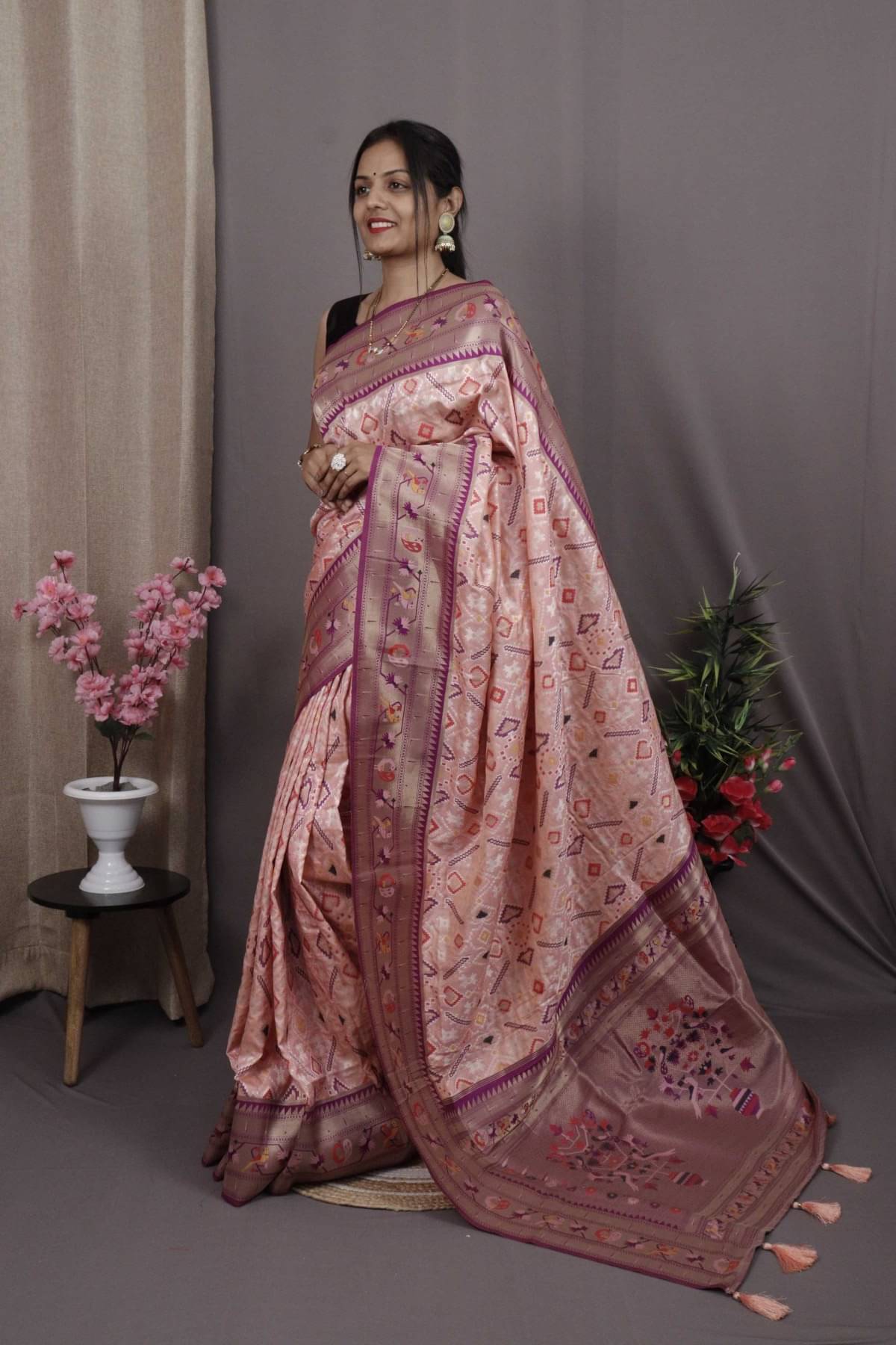     			Rangtulika Ethnics Silk Woven Banarasi saree With Unstitched Blouse Piece ( Pink )