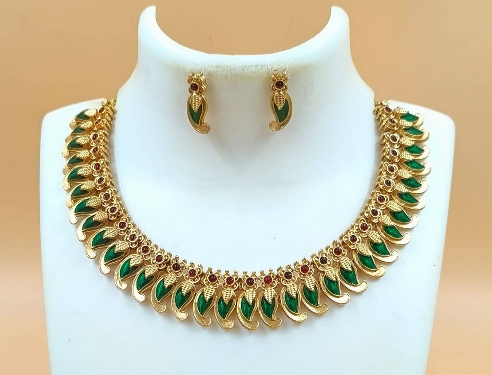     			Shilpa Creation Green Alloy Necklace Set ( Pack of 1 )
