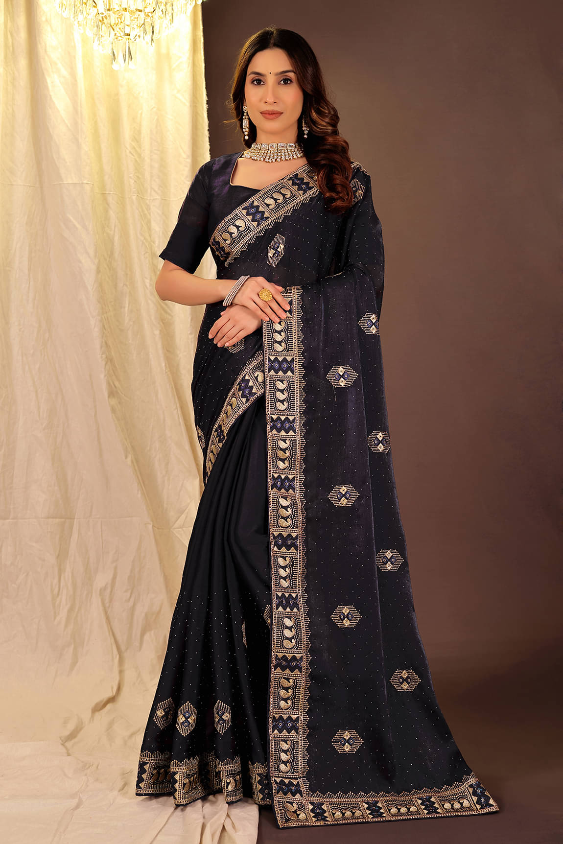     			Suali Organza Embellished Saree With Unstitched Blouse Piece ( Black )