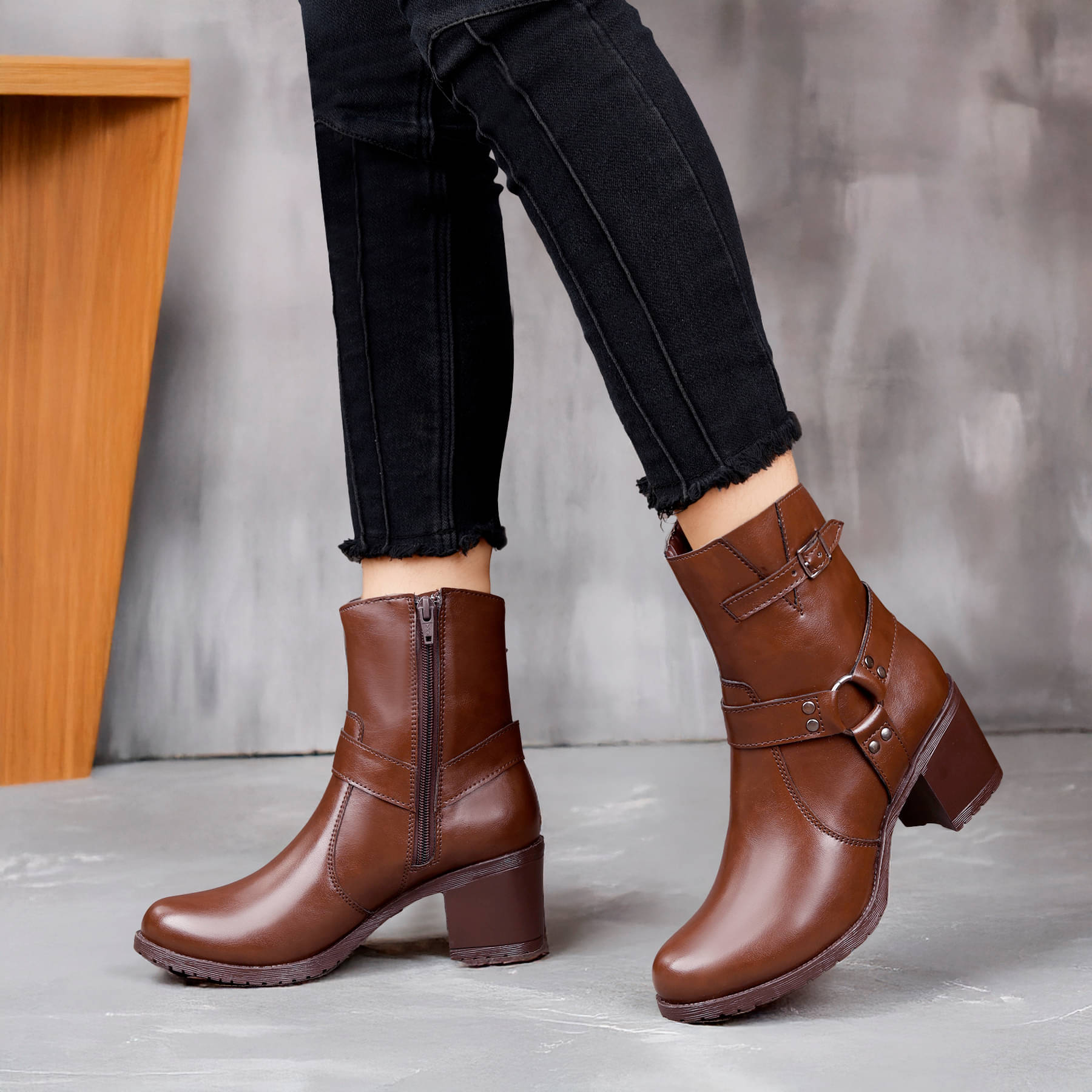     			YUVRATO BAXI Brown Women's Ankle Length Boots