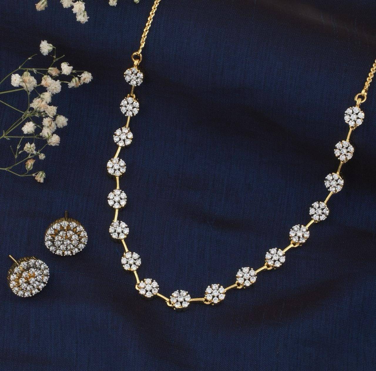     			charming luxe jewel Golden Brass Necklace Set ( Pack of 1 )