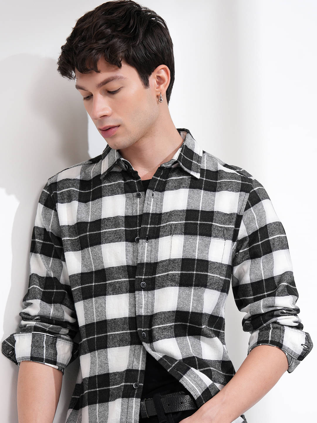 Highlander 100% Cotton Slim Fit Solids Full Sleeves Men's Casual Shirt - Green ( Pack of 1 )     			Highlander 100% Cotton Slim Fit Solids Full Sleeves Men's Casual Shirt - Green ( Pack of 1 )