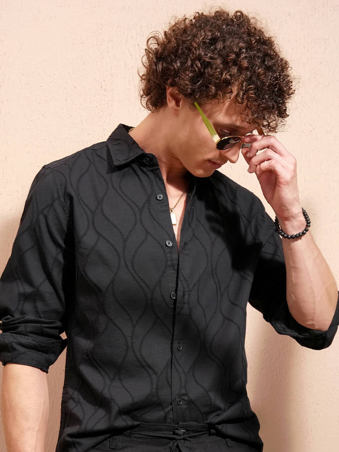     			Highlander Cotton Blend Slim Fit Self Design Full Sleeves Men's Casual Shirt - Black ( Pack of 1 )