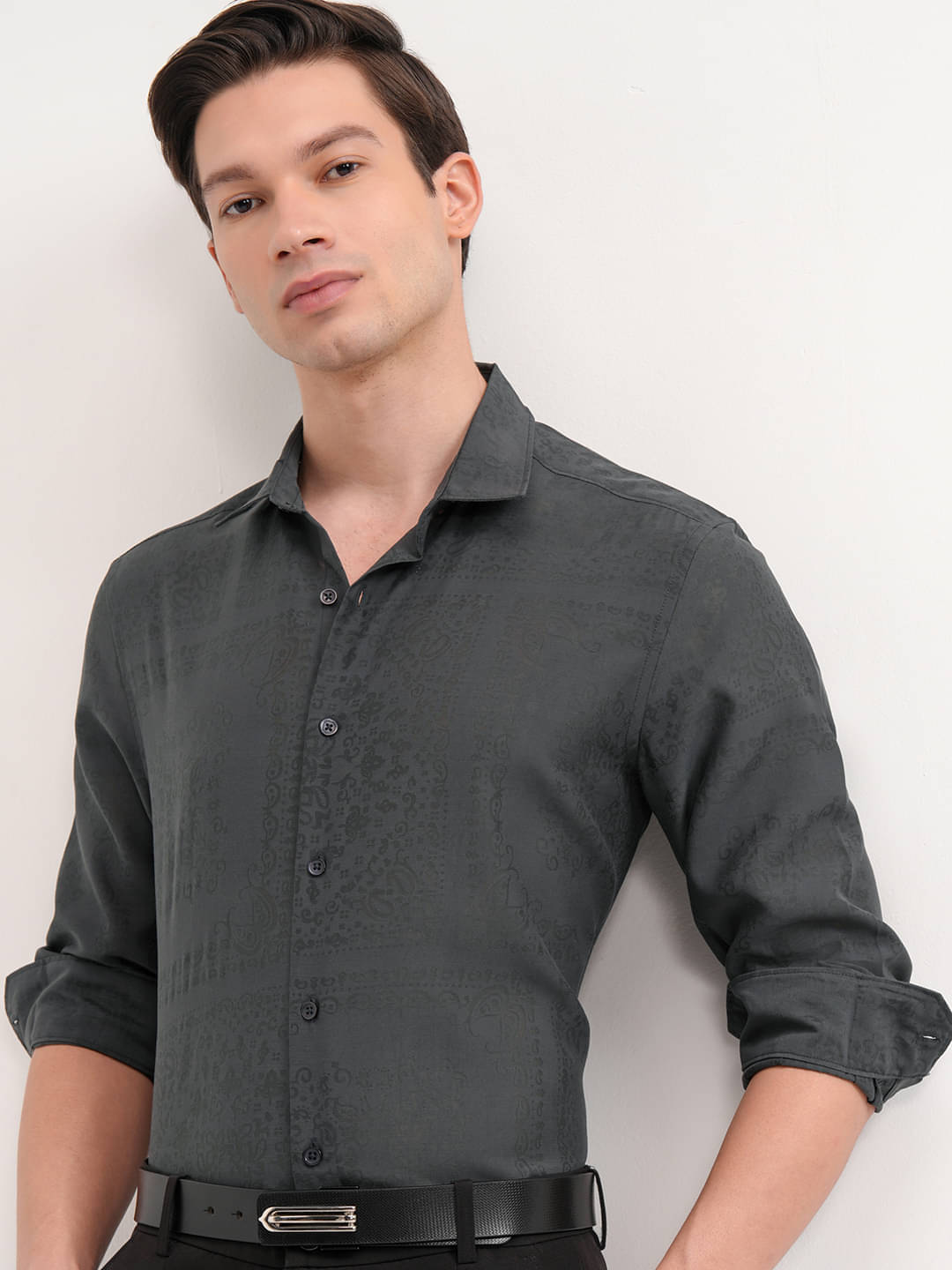     			Highlander Cotton Blend Slim Fit Solids Full Sleeves Men's Casual Shirt - Charcoal ( Pack of 1 )