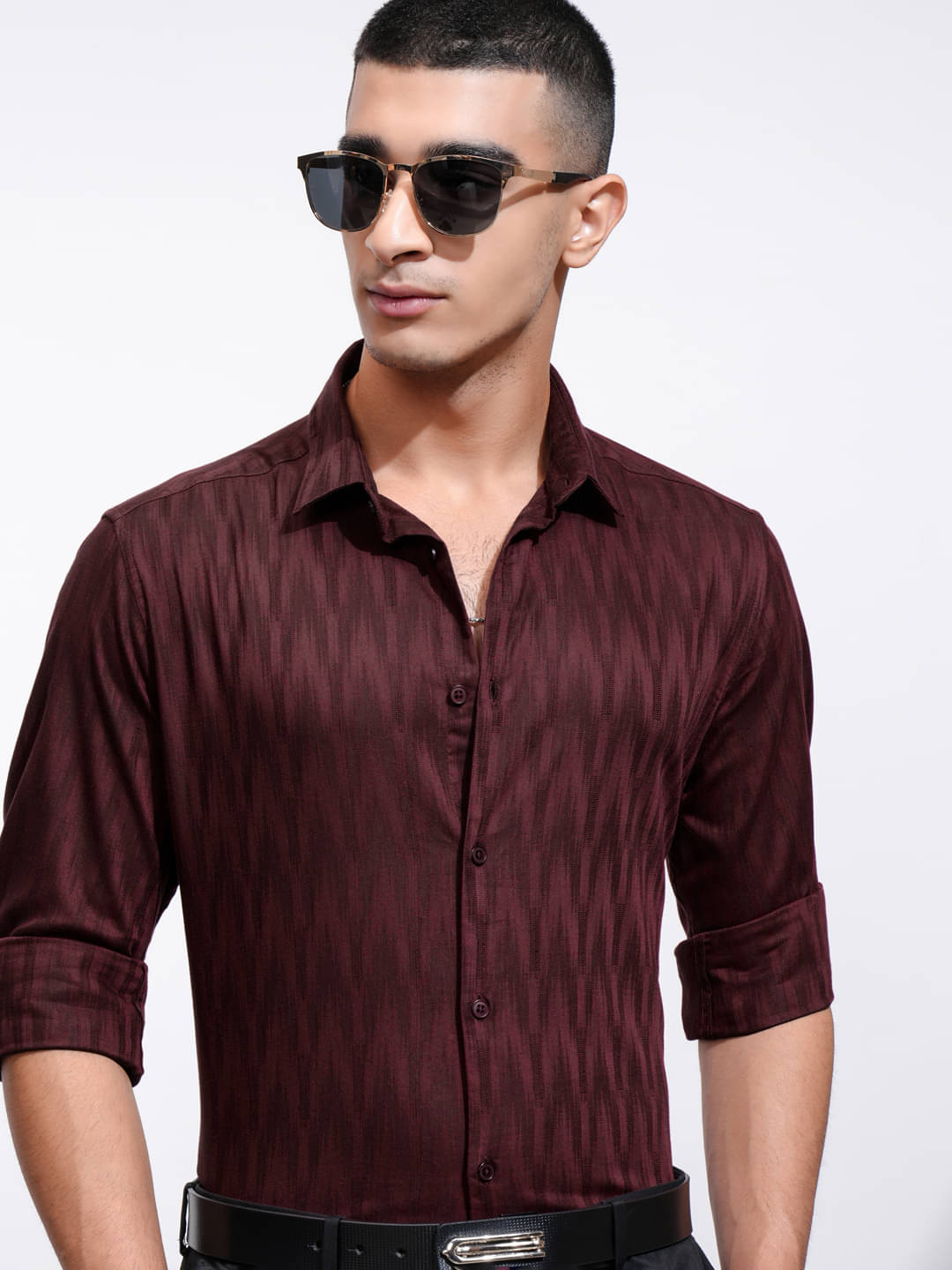     			Highlander Cotton Blend Slim Fit Solids Full Sleeves Men's Casual Shirt - Maroon ( Pack of 1 )