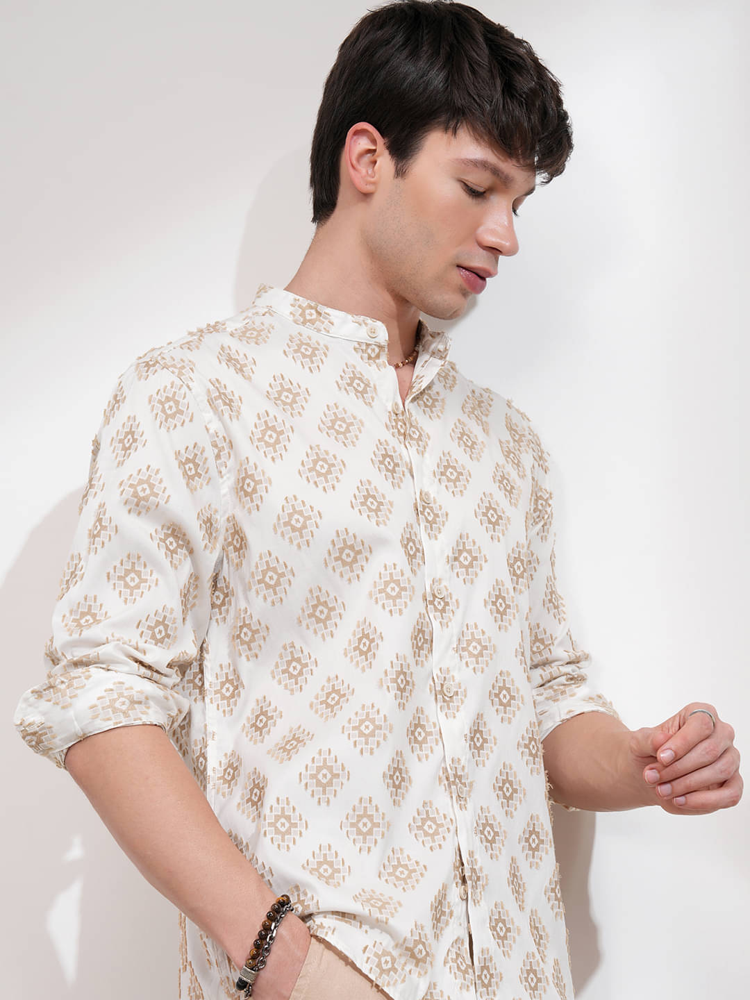 Highlander Cotton Blend Slim Fit Printed Full Sleeves Men's Casual Shirt - Multicolor ( Pack of 1 )     			Highlander Cotton Blend Slim Fit Printed Full Sleeves Men's Casual Shirt - Multicolor ( Pack of 1 )