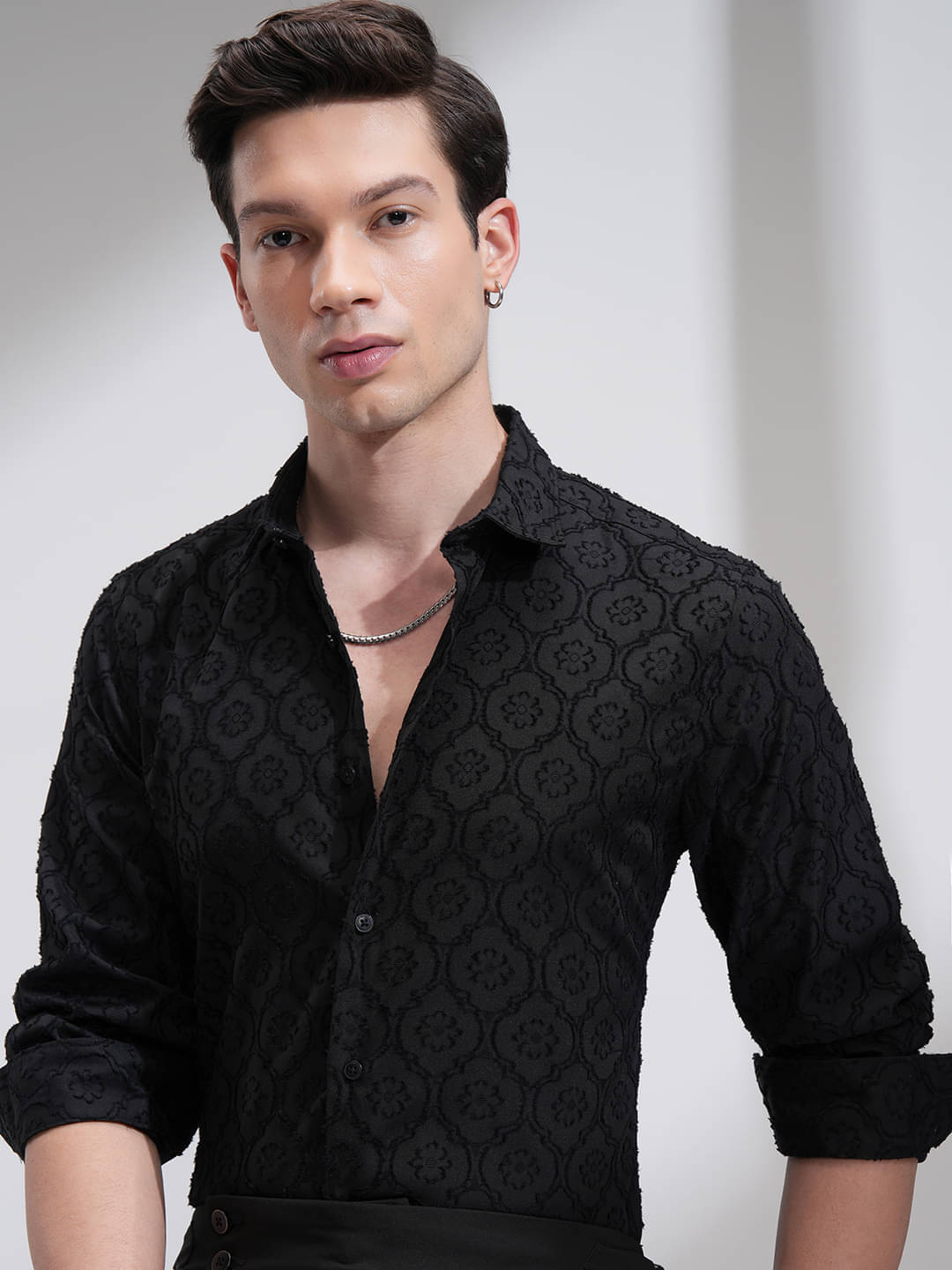     			Highlander Cotton Blend Slim Fit Solids Full Sleeves Men's Casual Shirt - Black ( Pack of 1 )