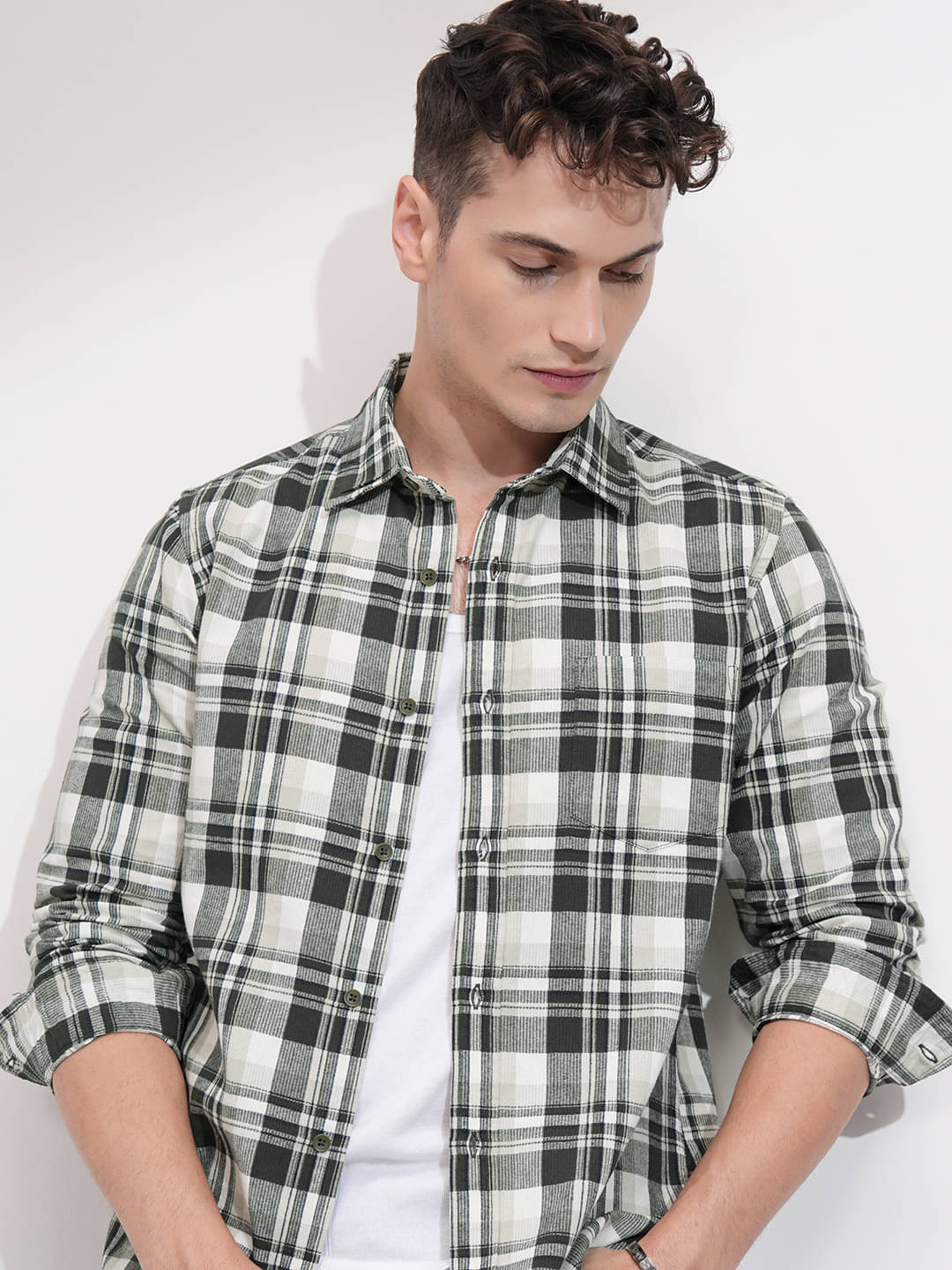     			Highlander Cotton Blend Slim Fit Solids Full Sleeves Men's Casual Shirt - Green ( Pack of 1 )
