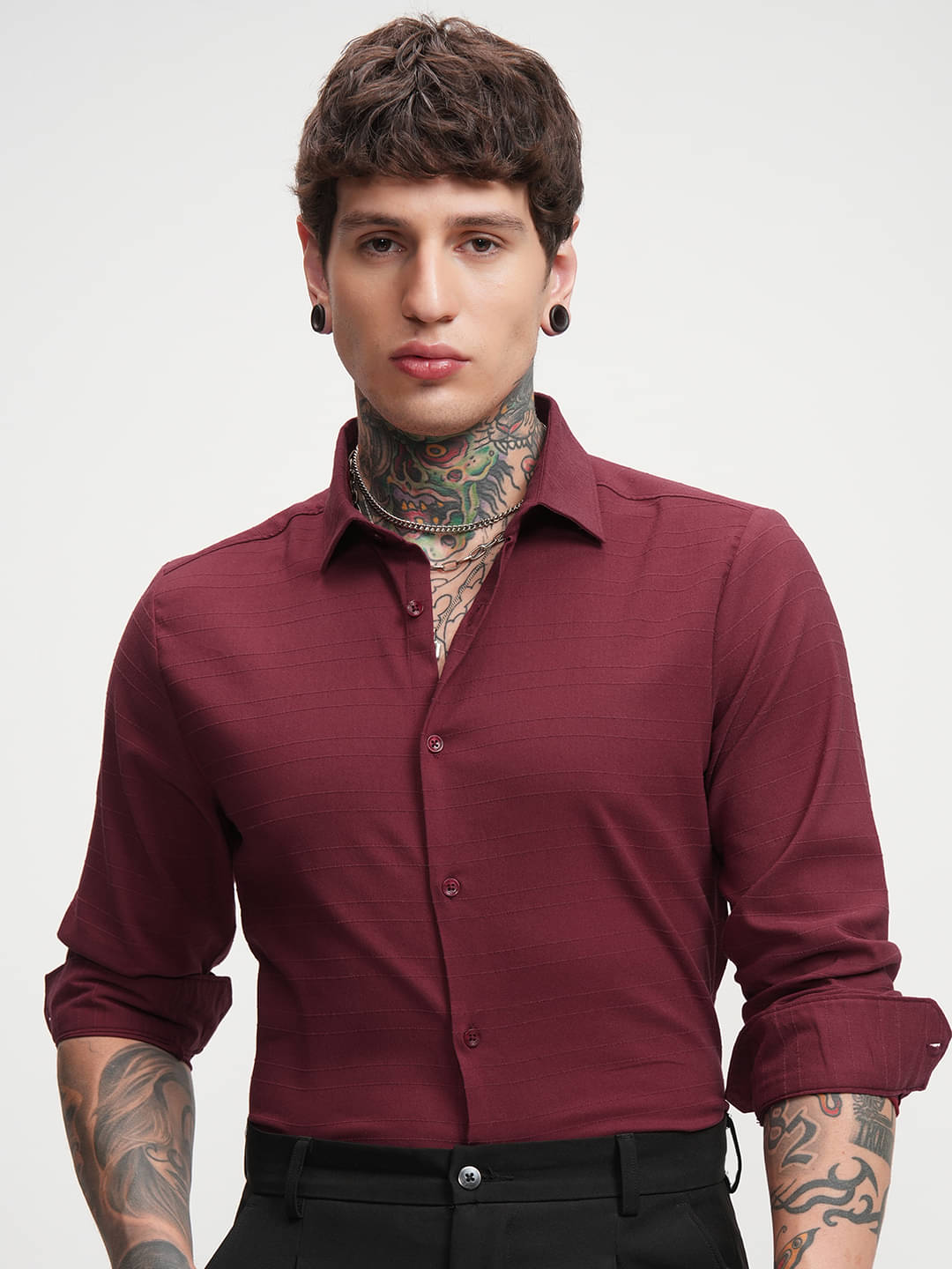     			Highlander Cotton Blend Slim Fit Self Design Full Sleeves Men's Casual Shirt - Maroon ( Pack of 1 )