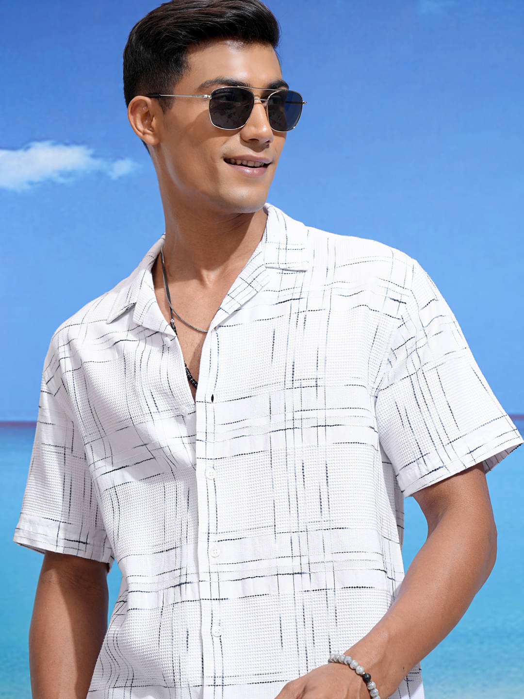     			Locomotive Cotton Blend Relaxed Fit Self Design Half Sleeves Men's Casual Shirt - White ( Pack of 1 )