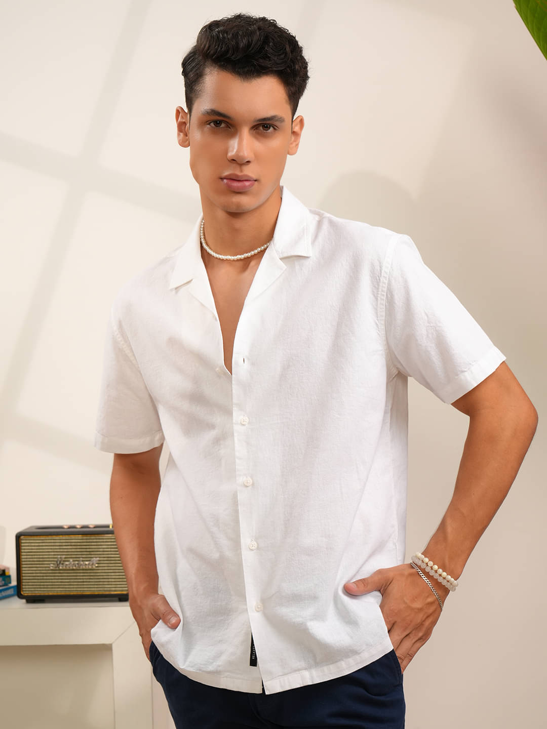     			Locomotive Cotton Blend Relaxed Fit Solids Half Sleeves Men's Casual Shirt - White ( Pack of 1 )