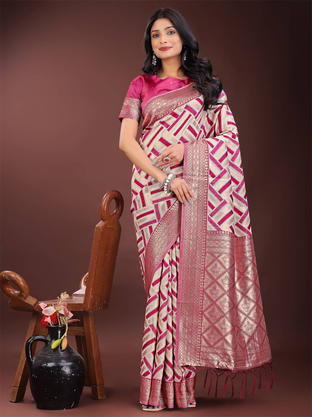     			Astita Linen Woven Saree With Unstitched Blouse Piece ( Magenta )