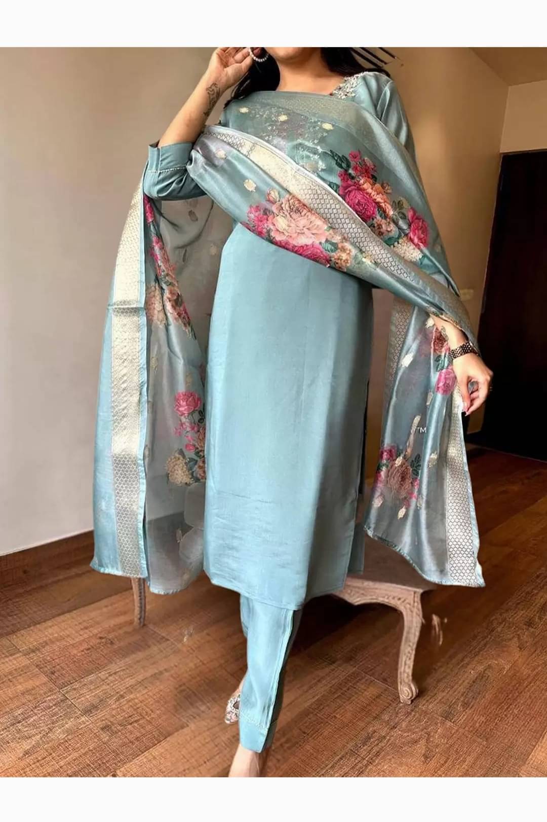     			BlueBox Women Rayon Embroidered Straight Kurti With Pants ( Aqua Blue )