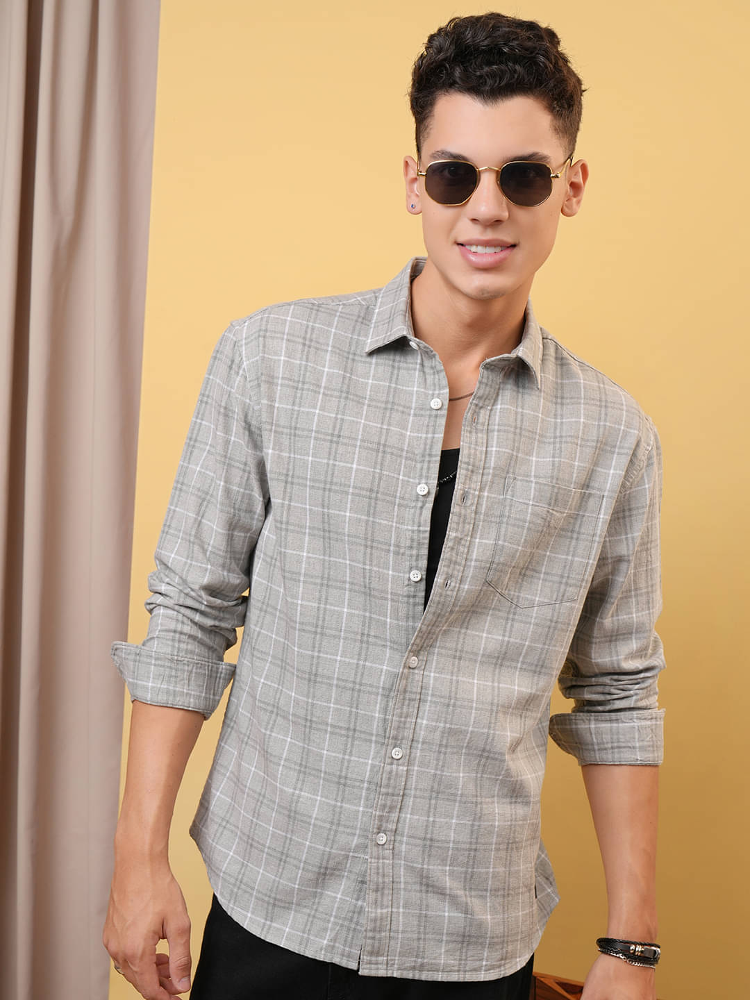 Locomotive 100% Cotton Relaxed Fit Checks Full Sleeves Men's Casual Shirt - Grey ( Pack of 1 ) Locomotive 100% Cotton Relaxed Fit Checks Full Sleeves Men's Casual Shirt - Grey ( Pack of 1 )