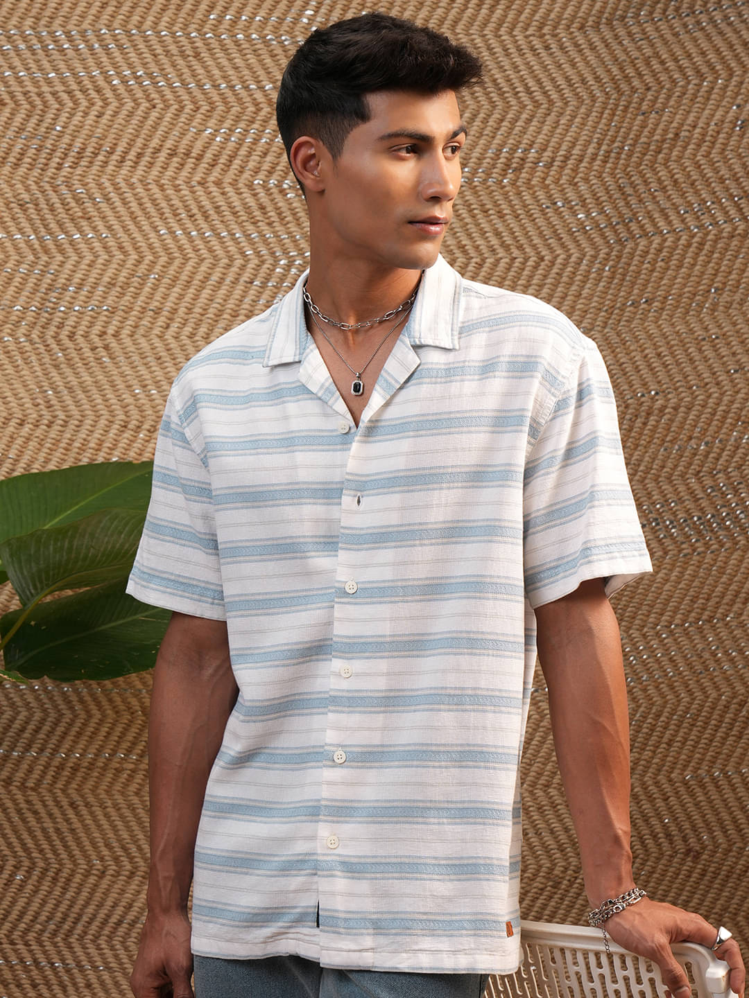     			Locomotive Cotton Blend Regular Fit Striped Half Sleeves Men's Casual Shirt - White ( Pack of 1 )
