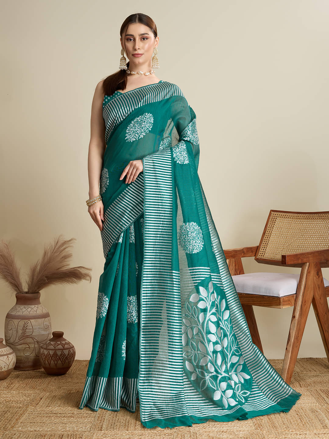     			Nayanthara Trends Silk Printed Saree With Unstitched Blouse Piece ( Teal )