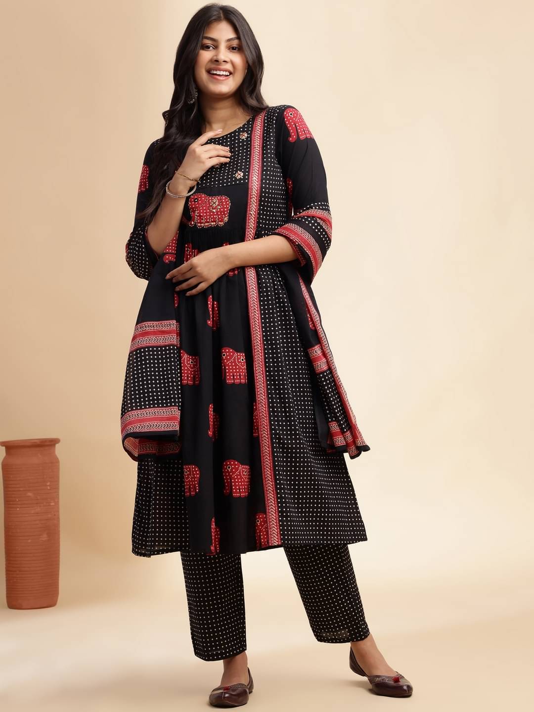 Vbuyz Women Cotton Printed Anarkali Kurti With Pants ( Black ) Vbuyz Women Cotton Printed Anarkali Kurti With Pants ( Black )