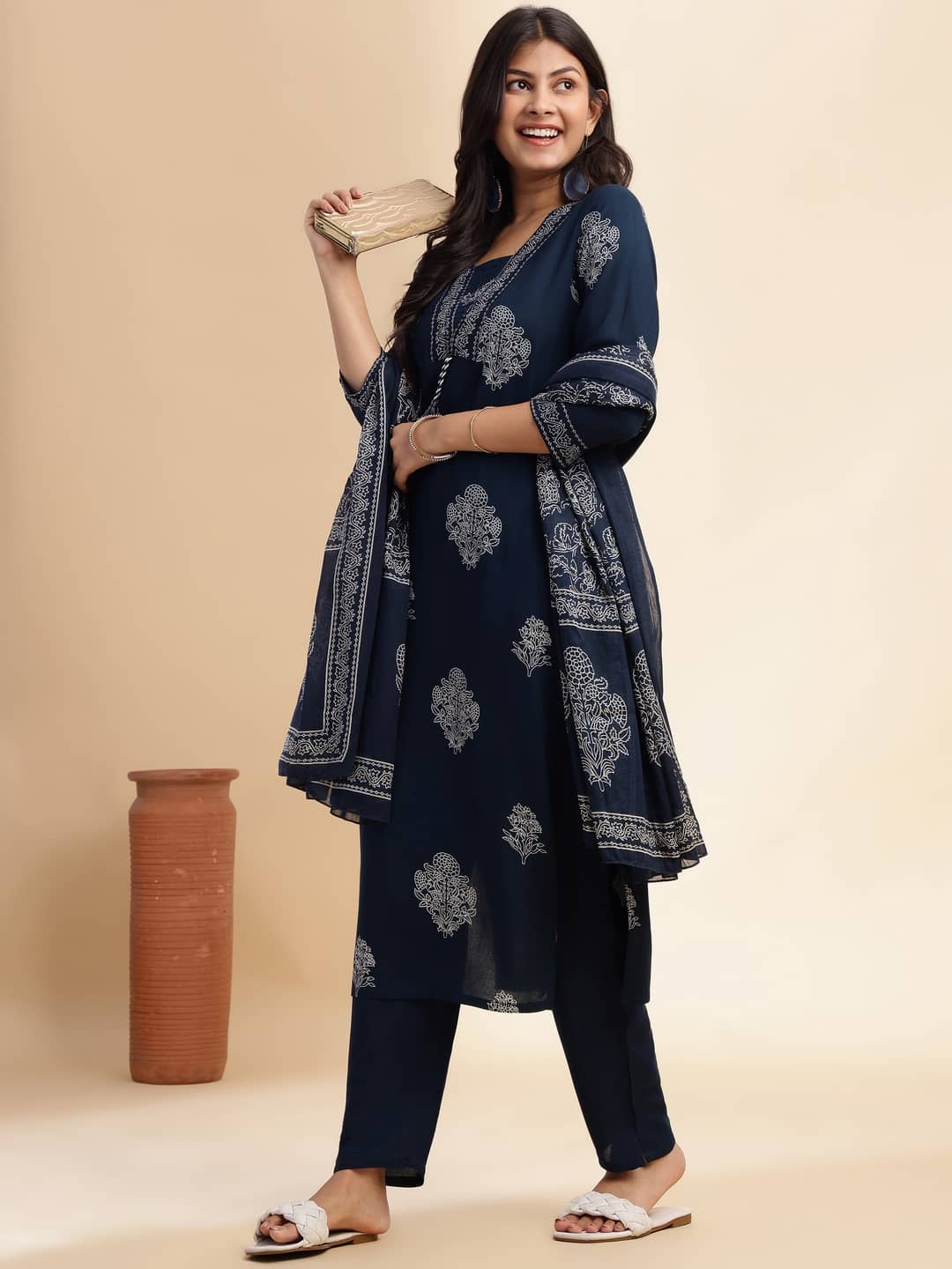 Vbuyz Women Cotton Printed Straight Kurti With Pants ( Blue )