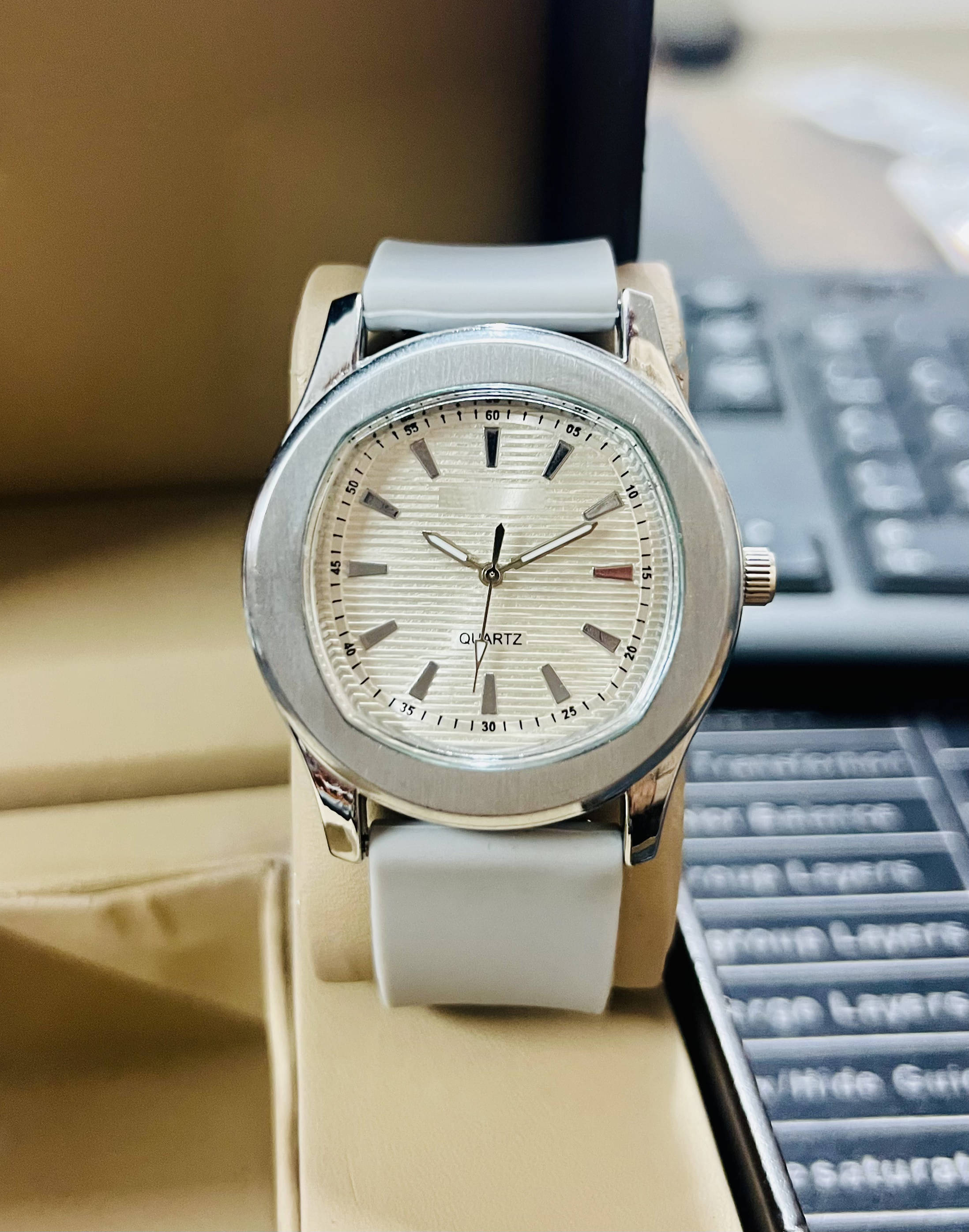     			ZETWAL Silver Silicon Analog Men's Watch