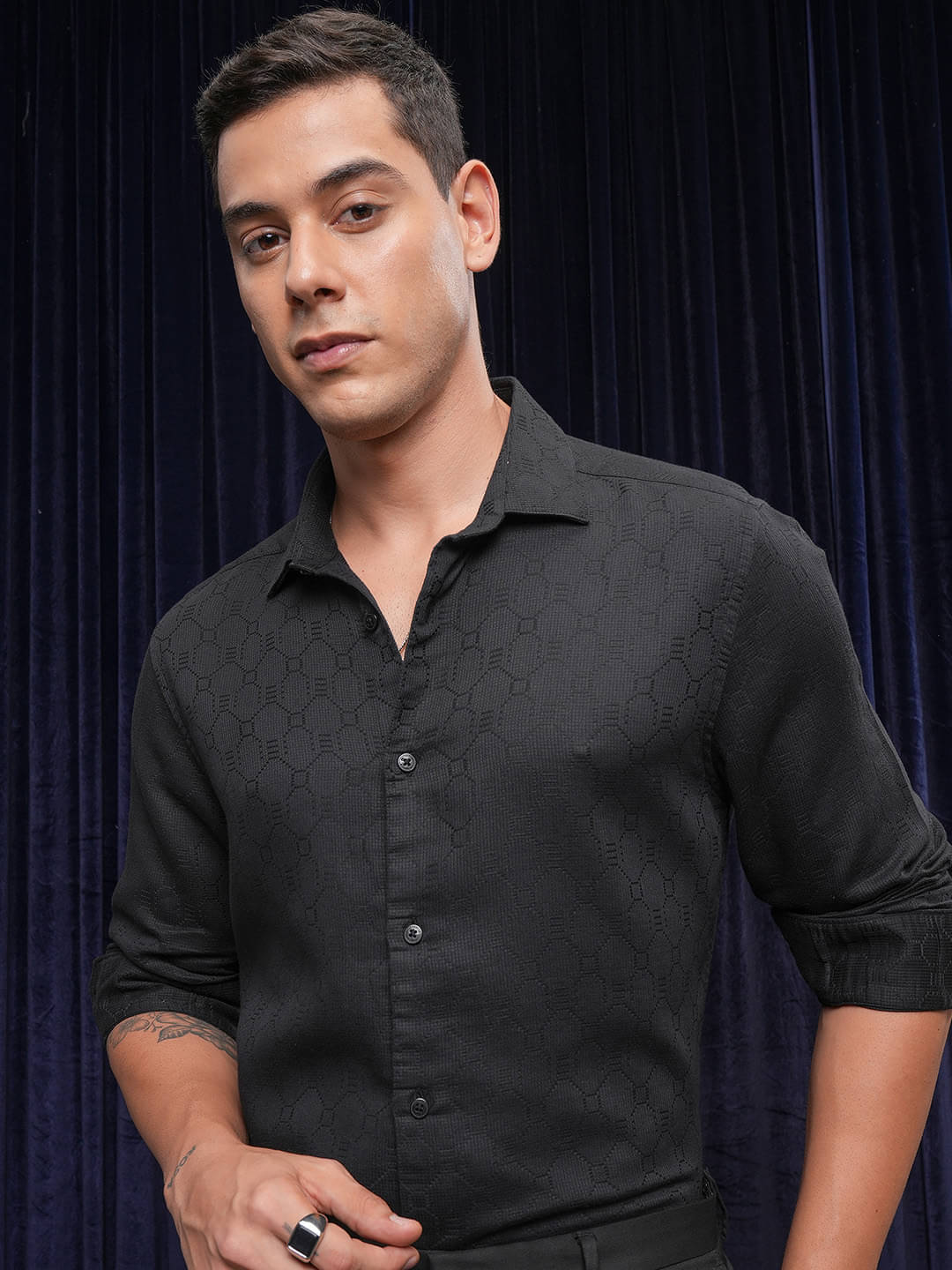 Locomotive 100% Cotton Slim Fit Solids Full Sleeves Men's Casual Shirt - Black ( Pack of 1 )     			Locomotive 100% Cotton Slim Fit Solids Full Sleeves Men's Casual Shirt - Black ( Pack of 1 )