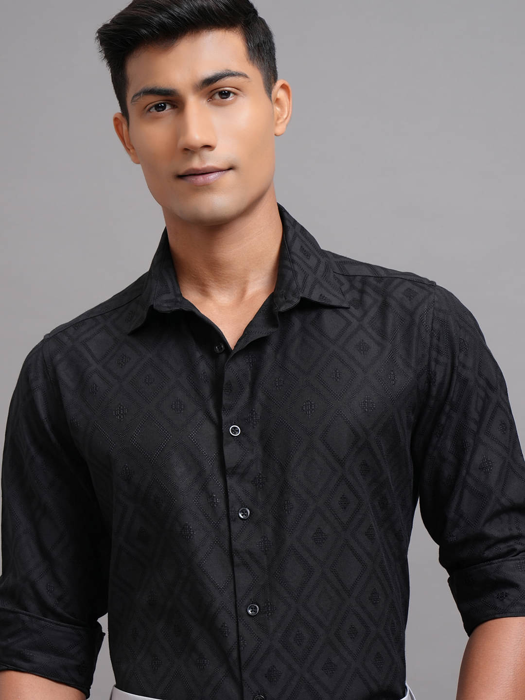     			Locomotive 100% Cotton Slim Fit Self Design Full Sleeves Men's Casual Shirt - Black ( Pack of 1 )