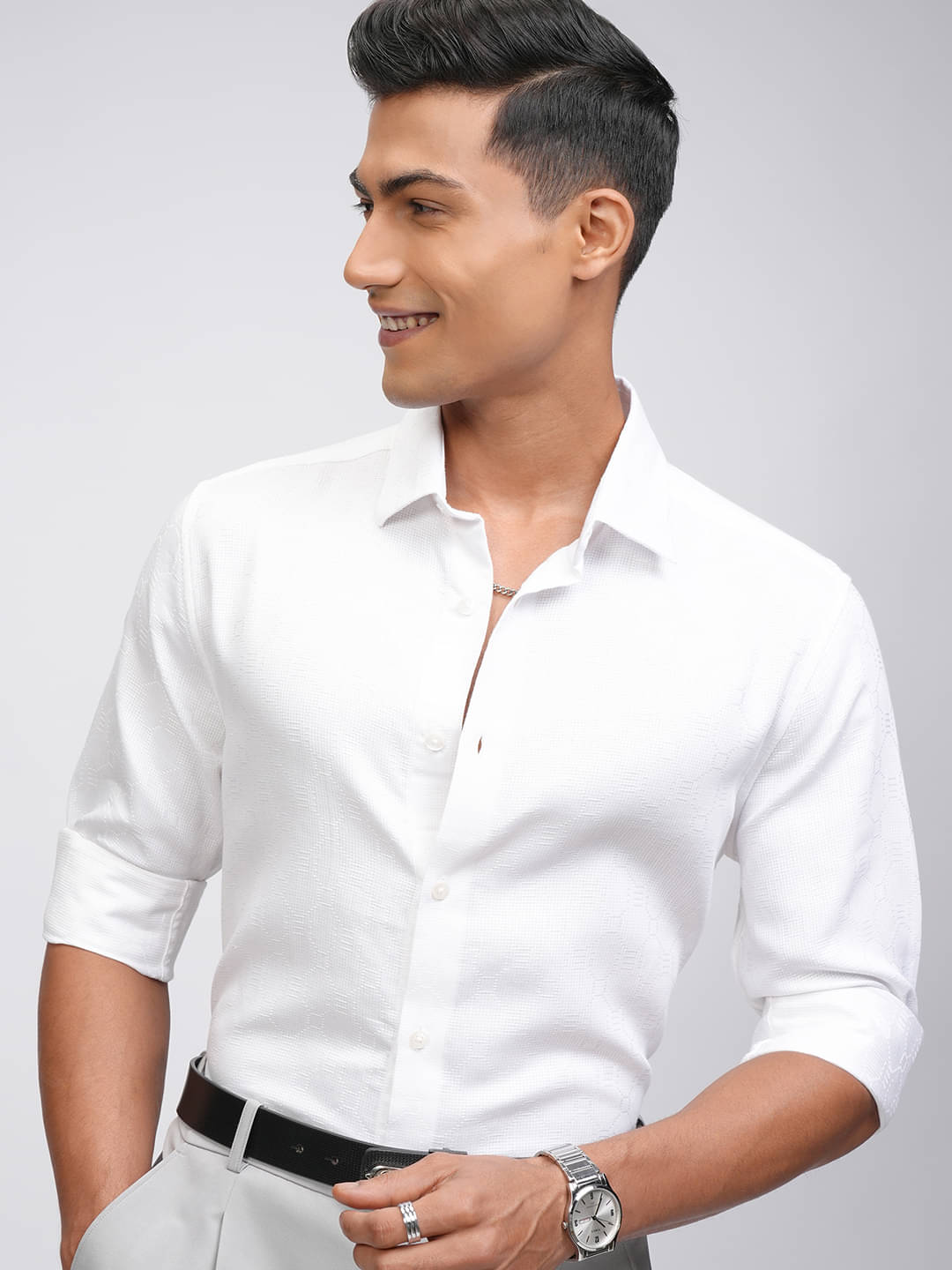     			Locomotive 100% Cotton Slim Fit Self Design Full Sleeves Men's Casual Shirt - White ( Pack of 1 )